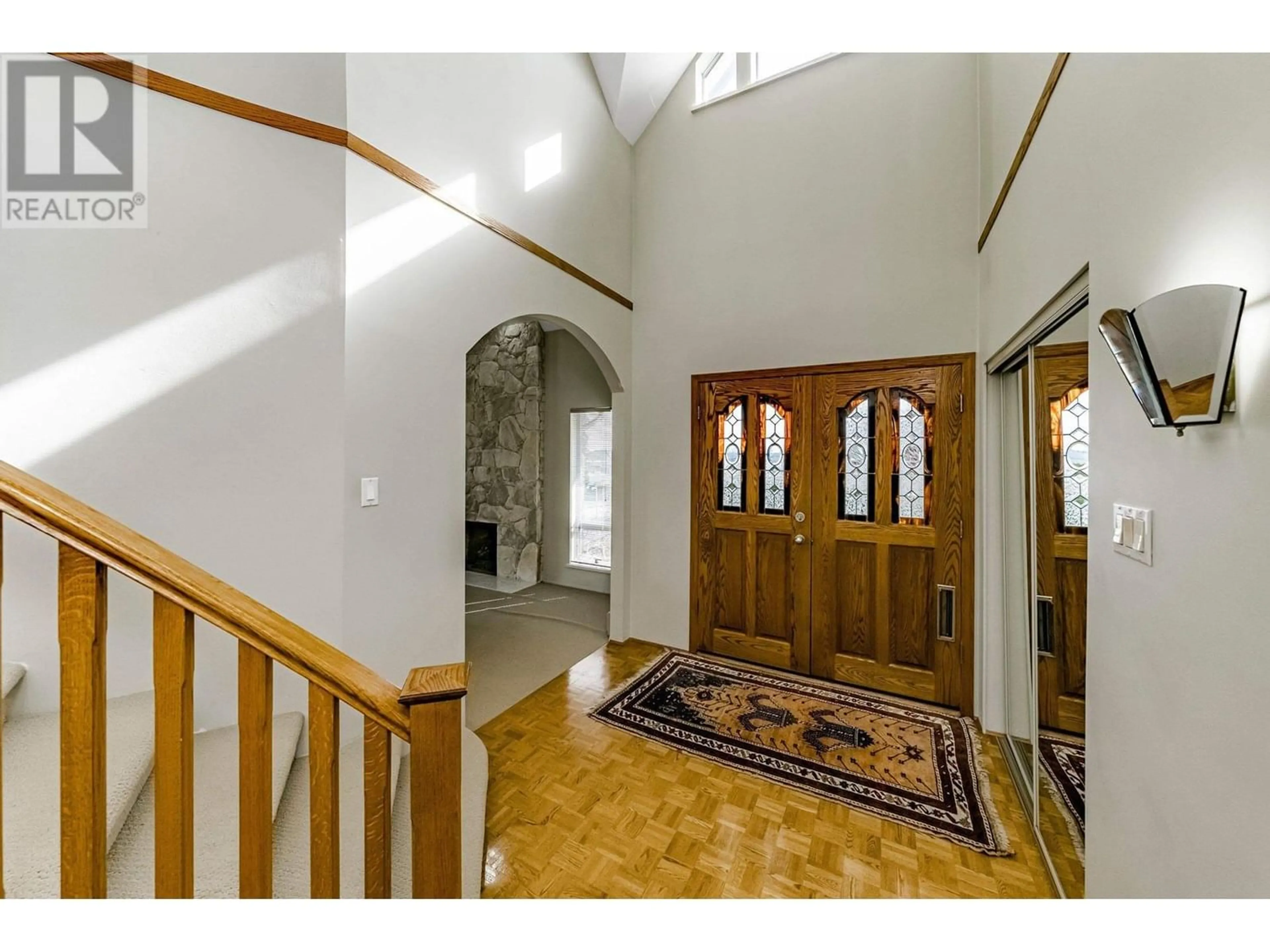 Indoor foyer for 6089 AUBREY STREET, Burnaby British Columbia V5B2C7