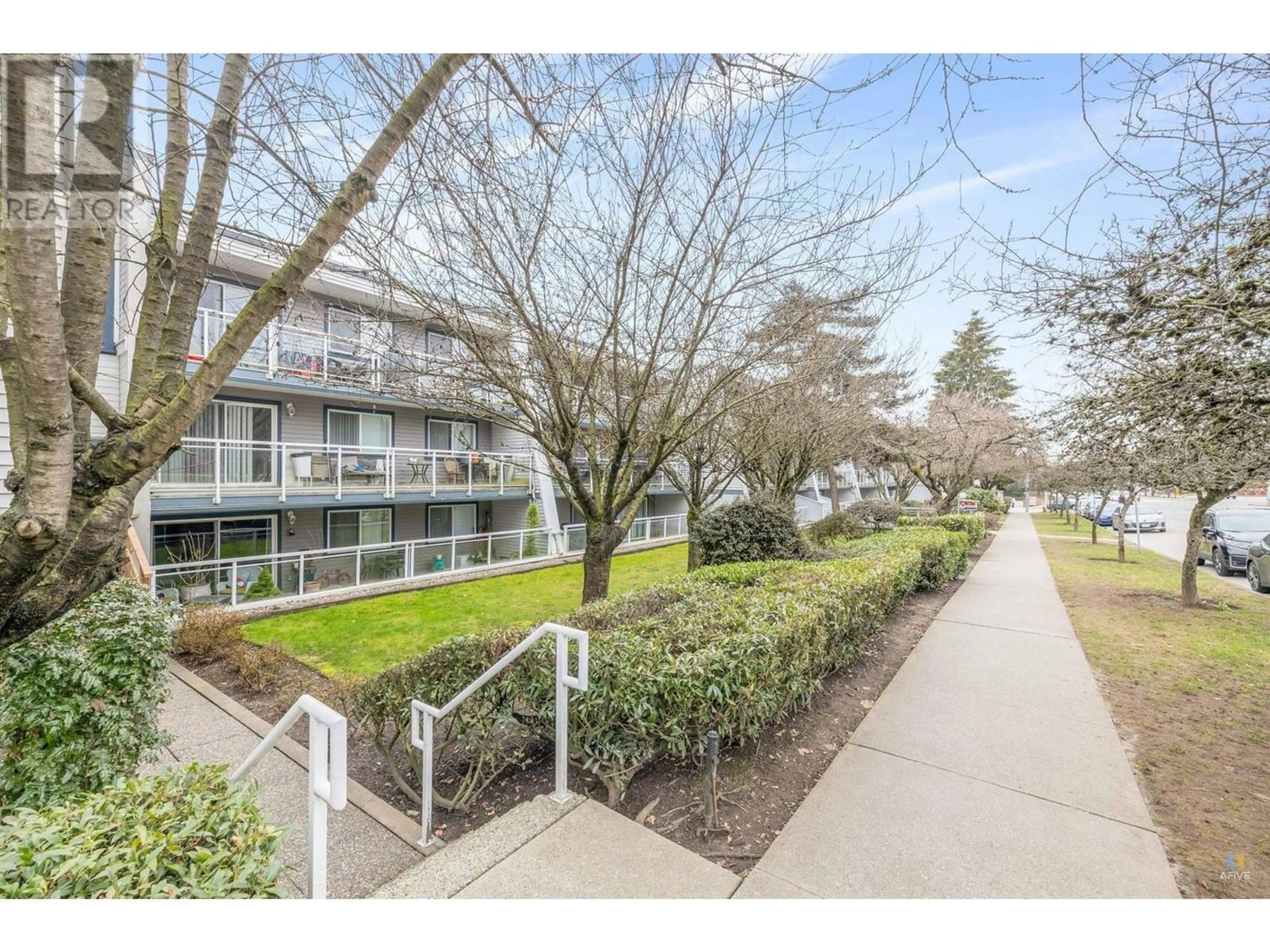 A pic from exterior of the house or condo for 311 550 ROYAL AVENUE, New Westminster British Columbia V3L5H9