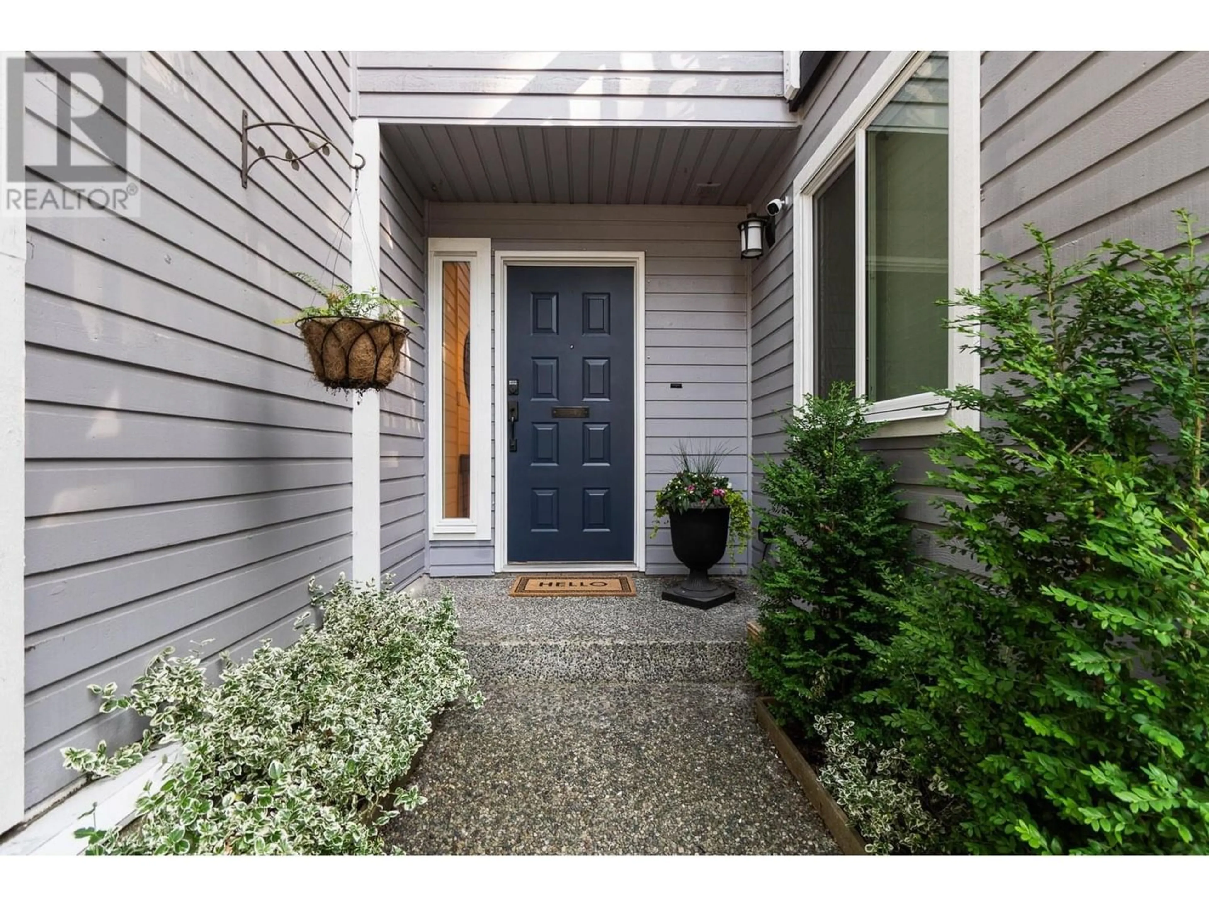 Indoor entryway for 8163 FOREST GROVE DRIVE, Burnaby British Columbia V5A4H5