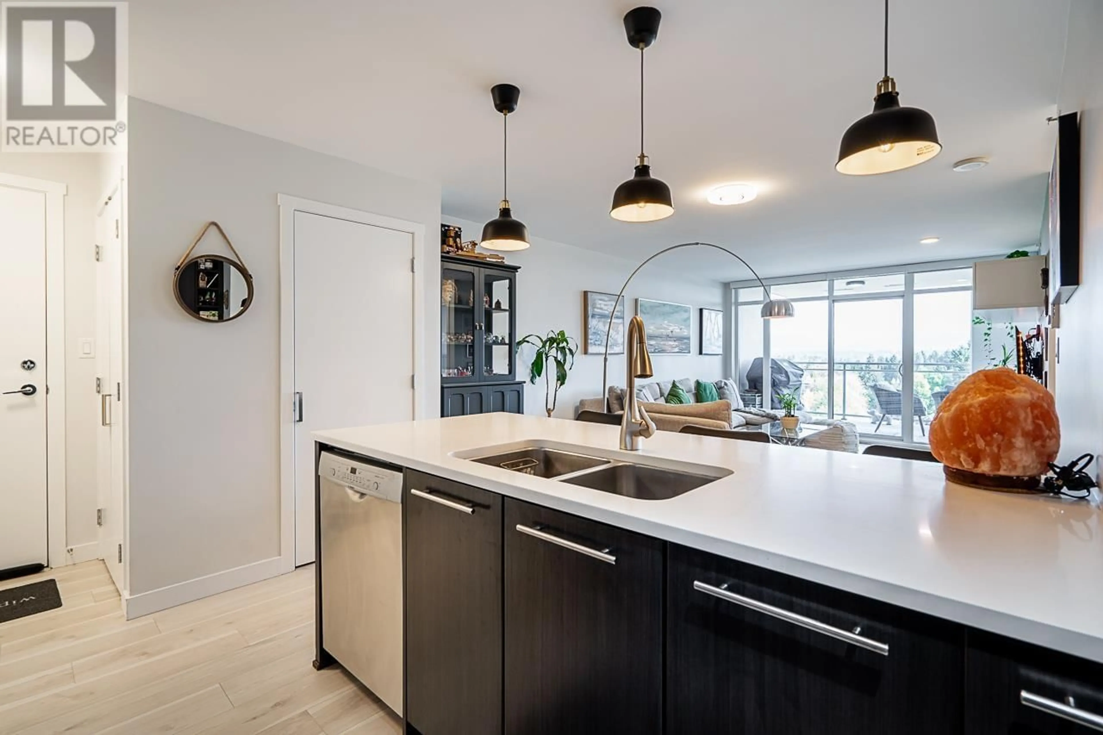 Contemporary kitchen for 1409 608 BELMONT STREET, New Westminster British Columbia V3M0G8