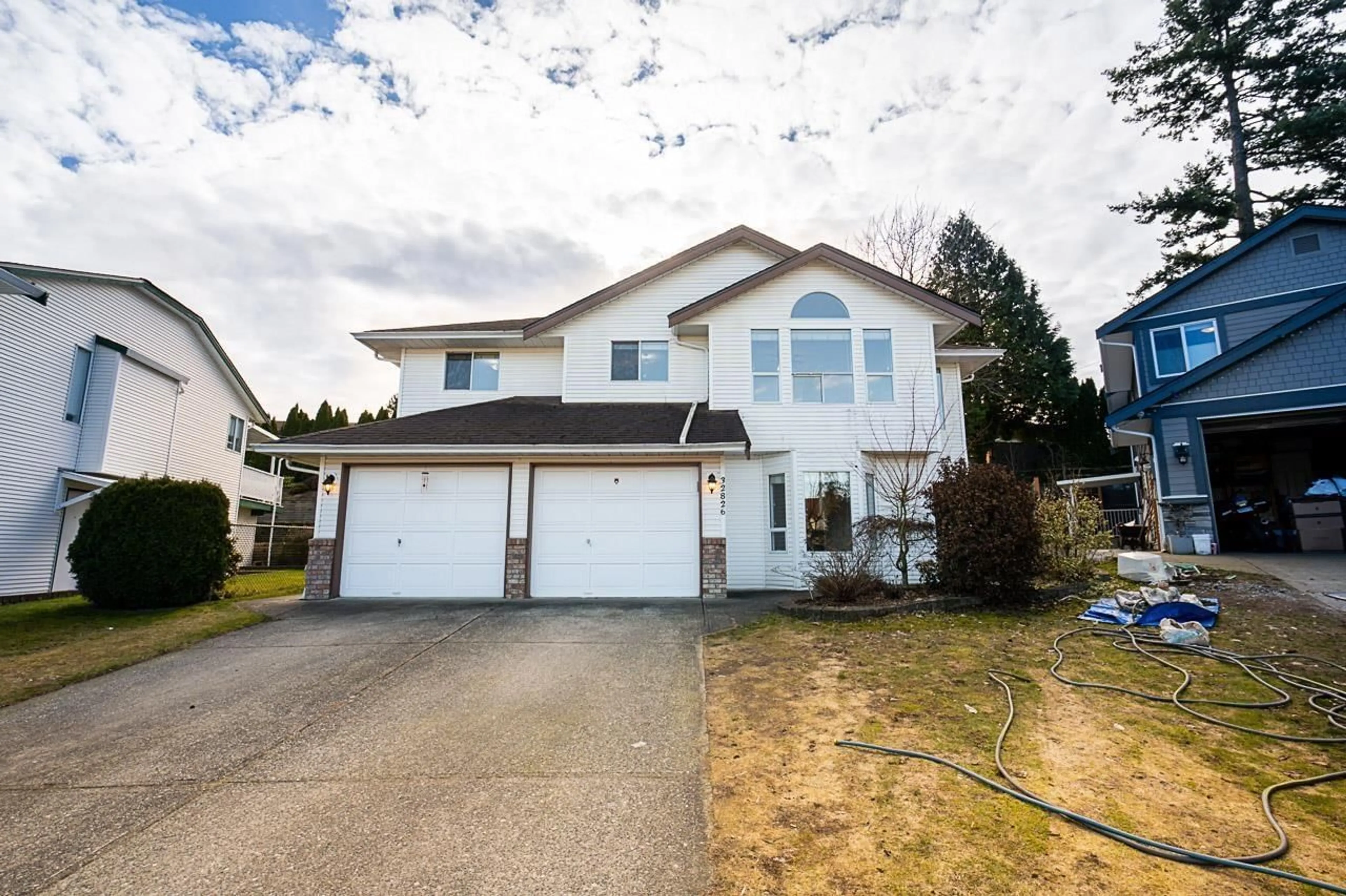 Frontside or backside of a home for 32826 HARWOOD PLACE, Abbotsford British Columbia V2S7C1