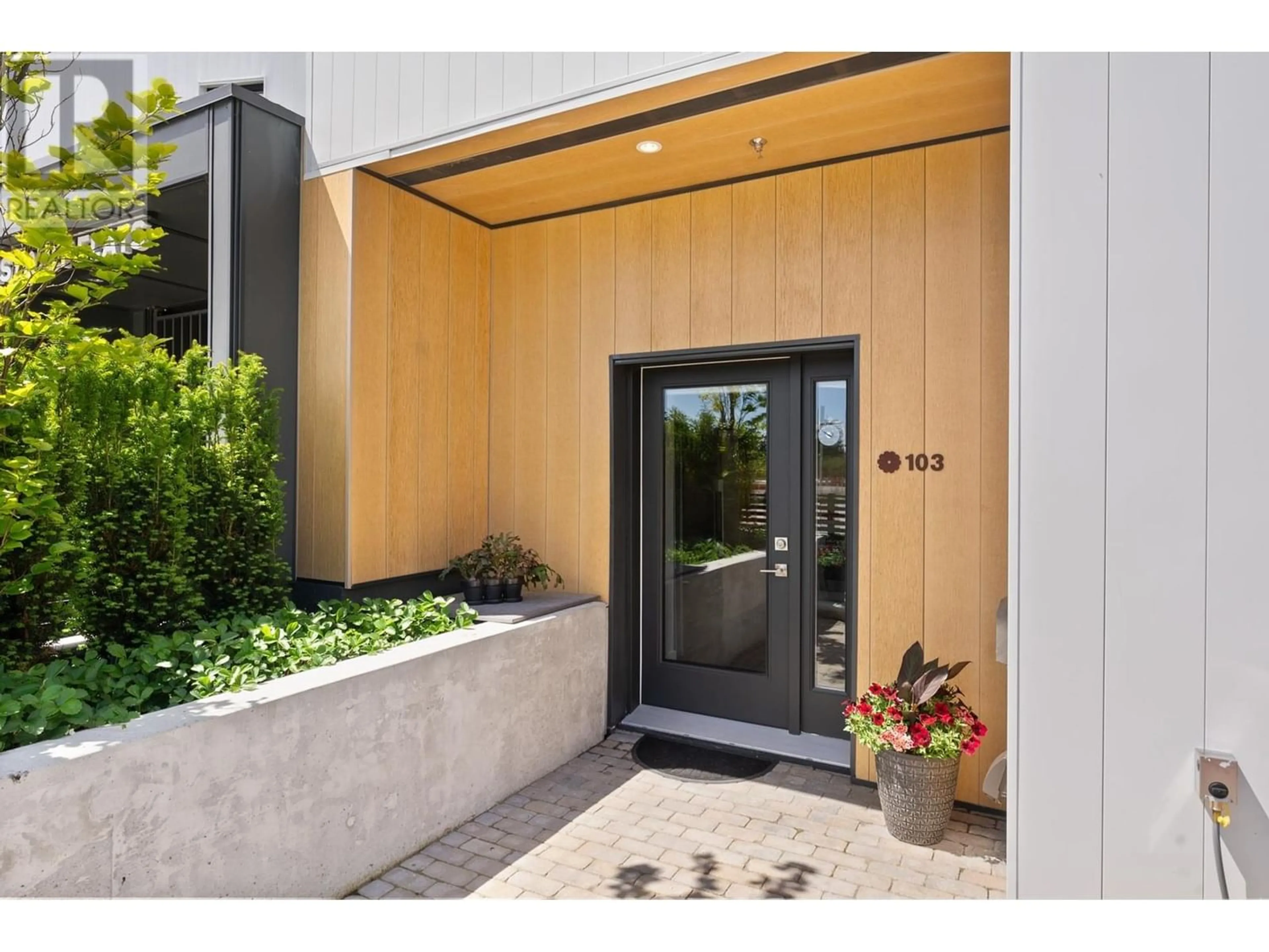 Indoor entryway for 103 251 BOUNDARY BAY ROAD, Delta British Columbia V4L0B6