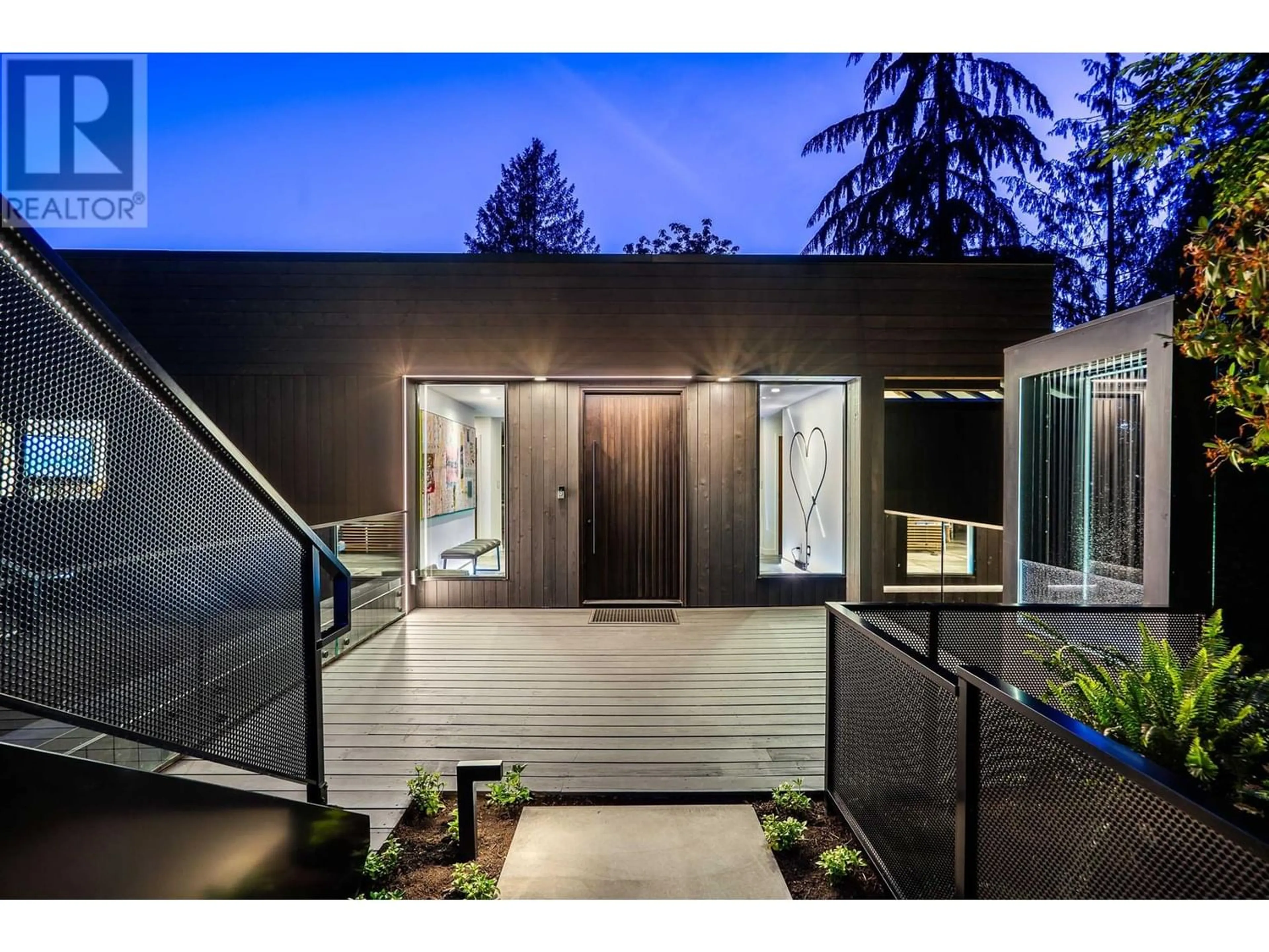 Indoor entryway, wood floors for 5325 MONTIVERDI PLACE, West Vancouver British Columbia V7W2W8