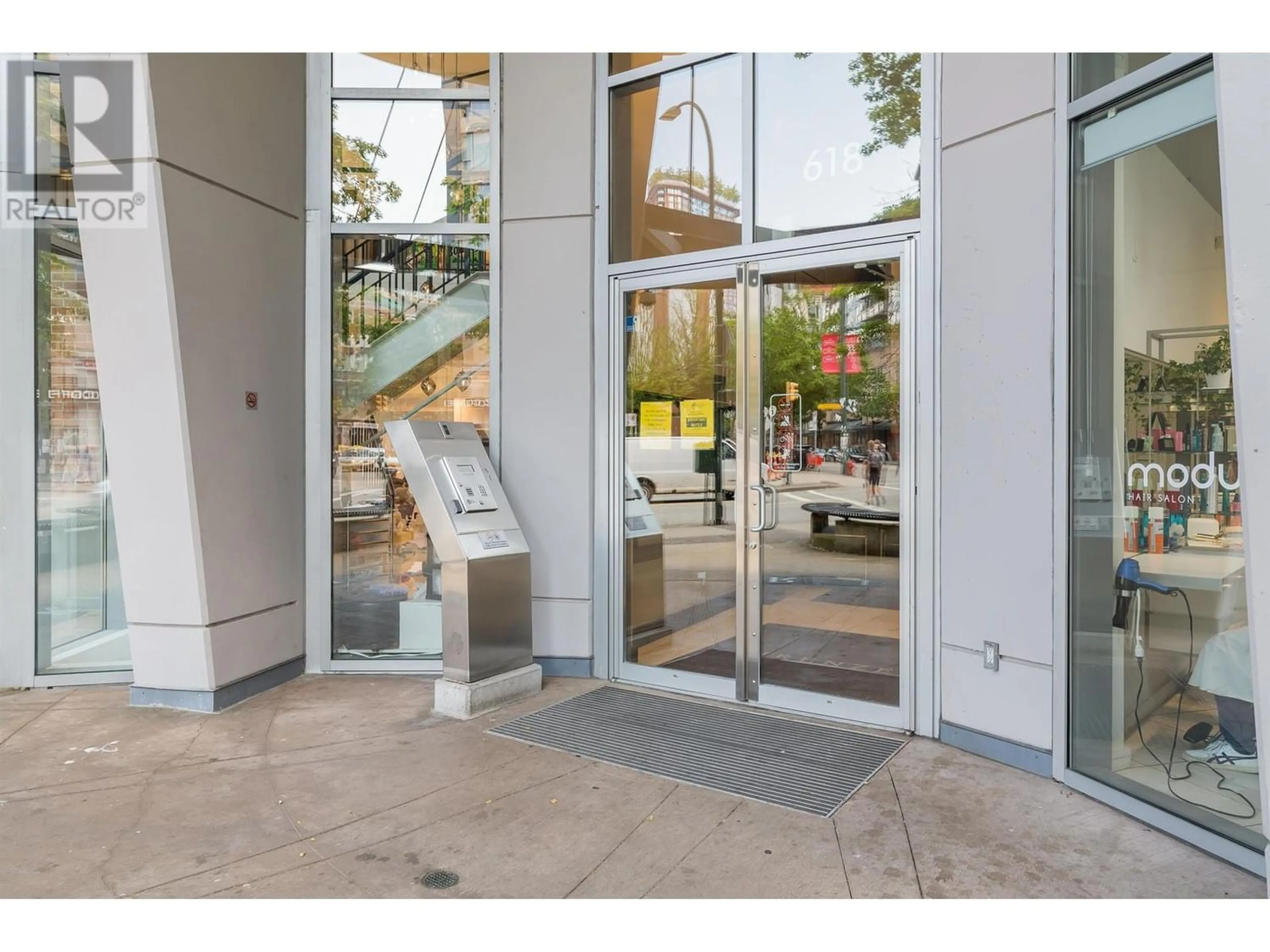 Indoor foyer for 308 618 ABBOTT STREET, Vancouver British Columbia V6B0C1