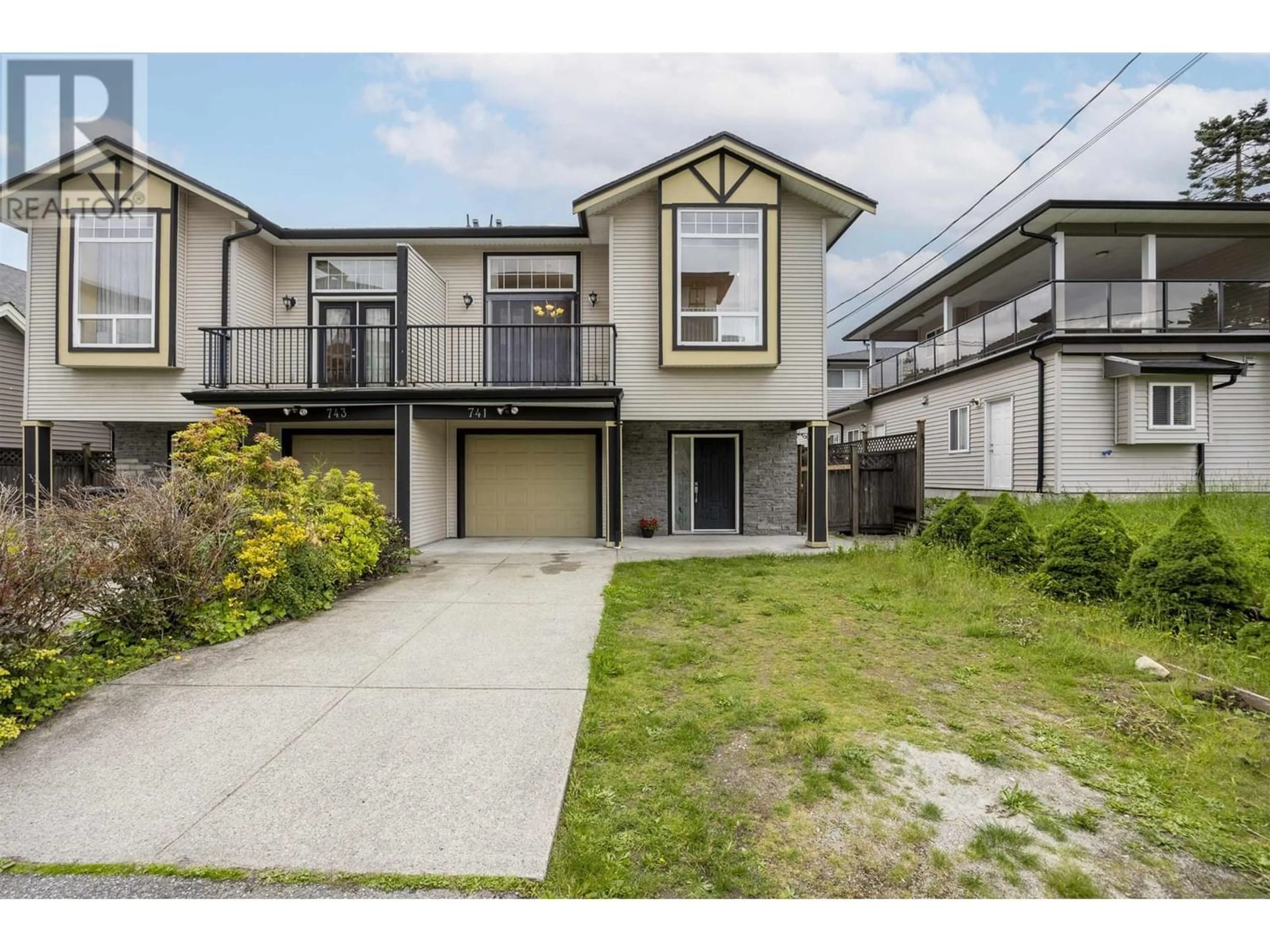 Frontside or backside of a home for 741 DOGWOOD STREET, Coquitlam British Columbia V3J4B8