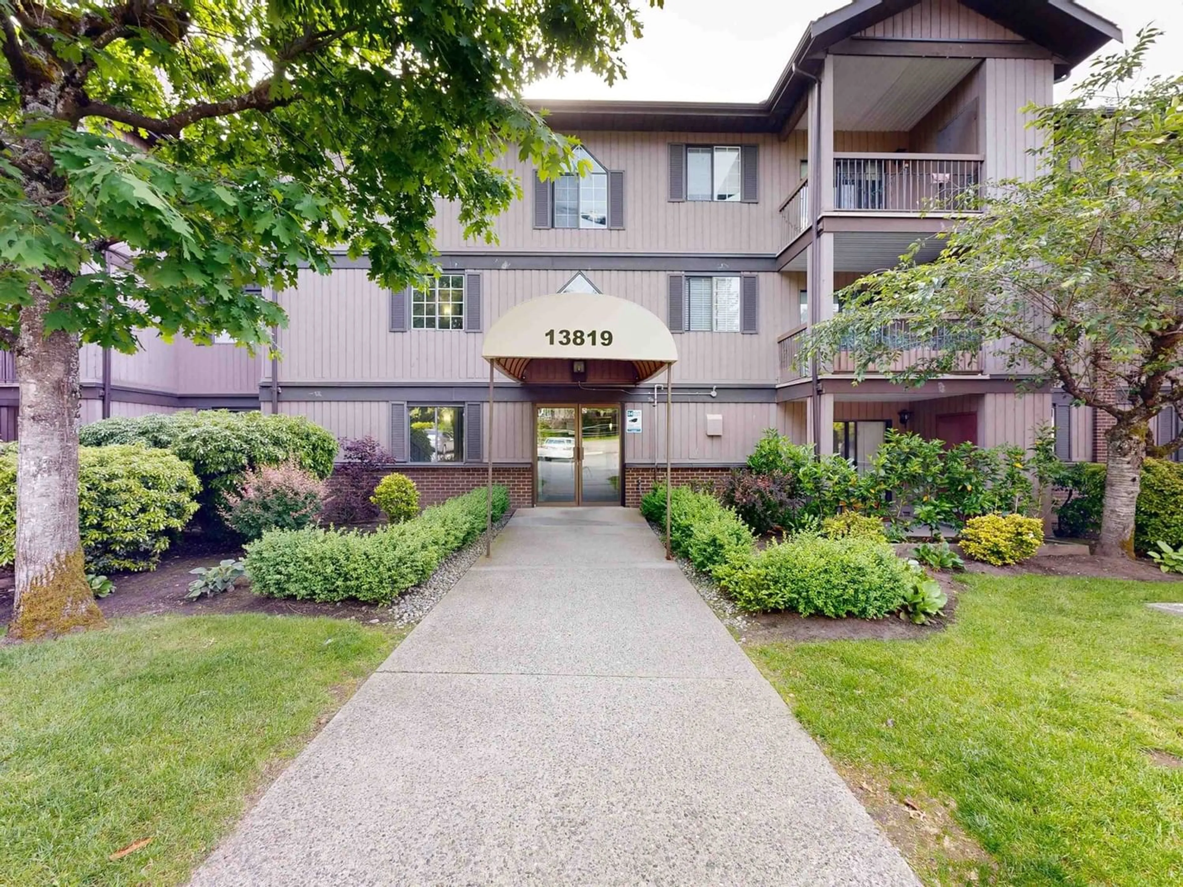 A pic from exterior of the house or condo for 2104 13819 100 AVENUE, Surrey British Columbia V3T5L1