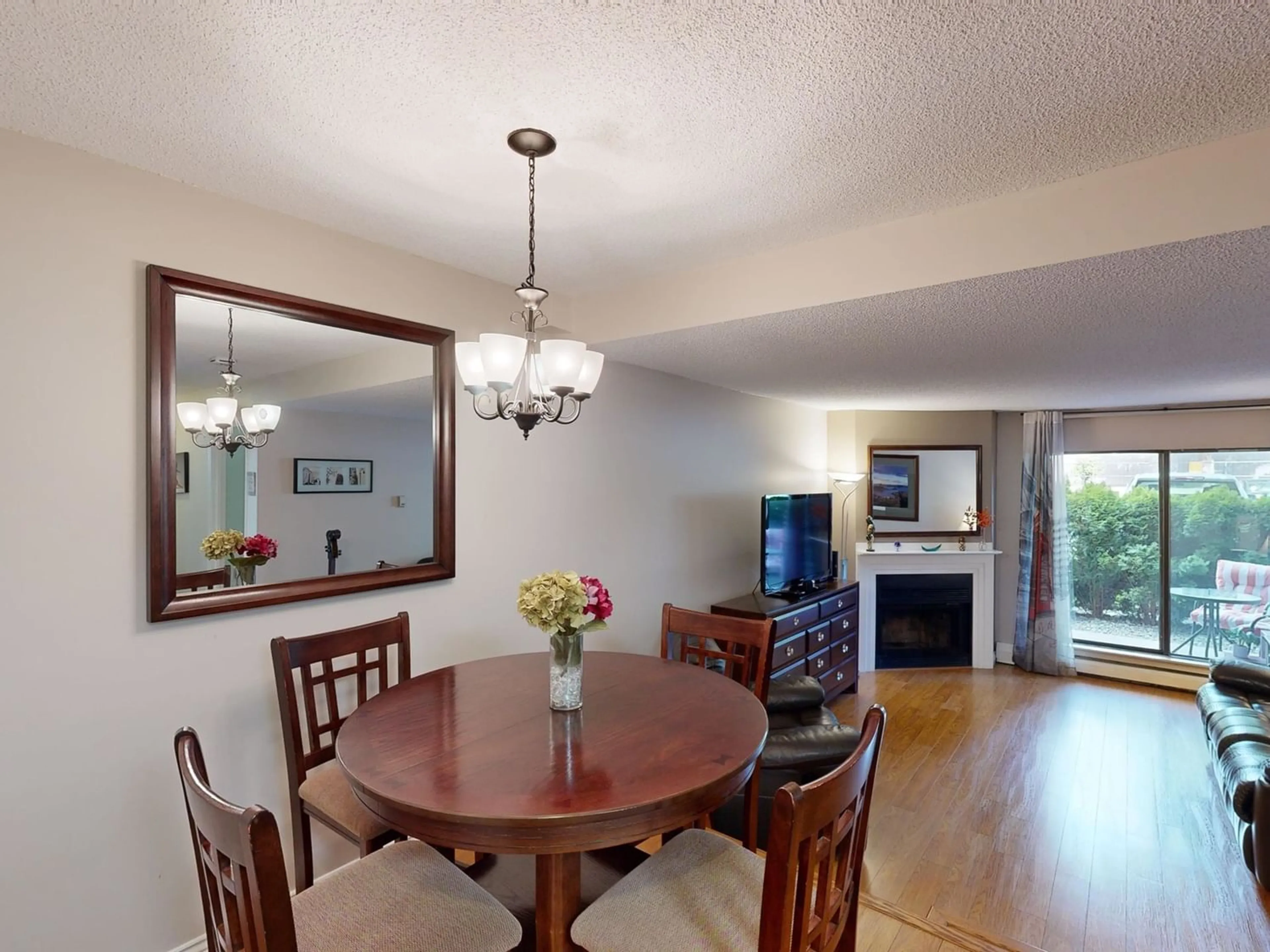 Dining room for 2104 13819 100 AVENUE, Surrey British Columbia V3T5L1