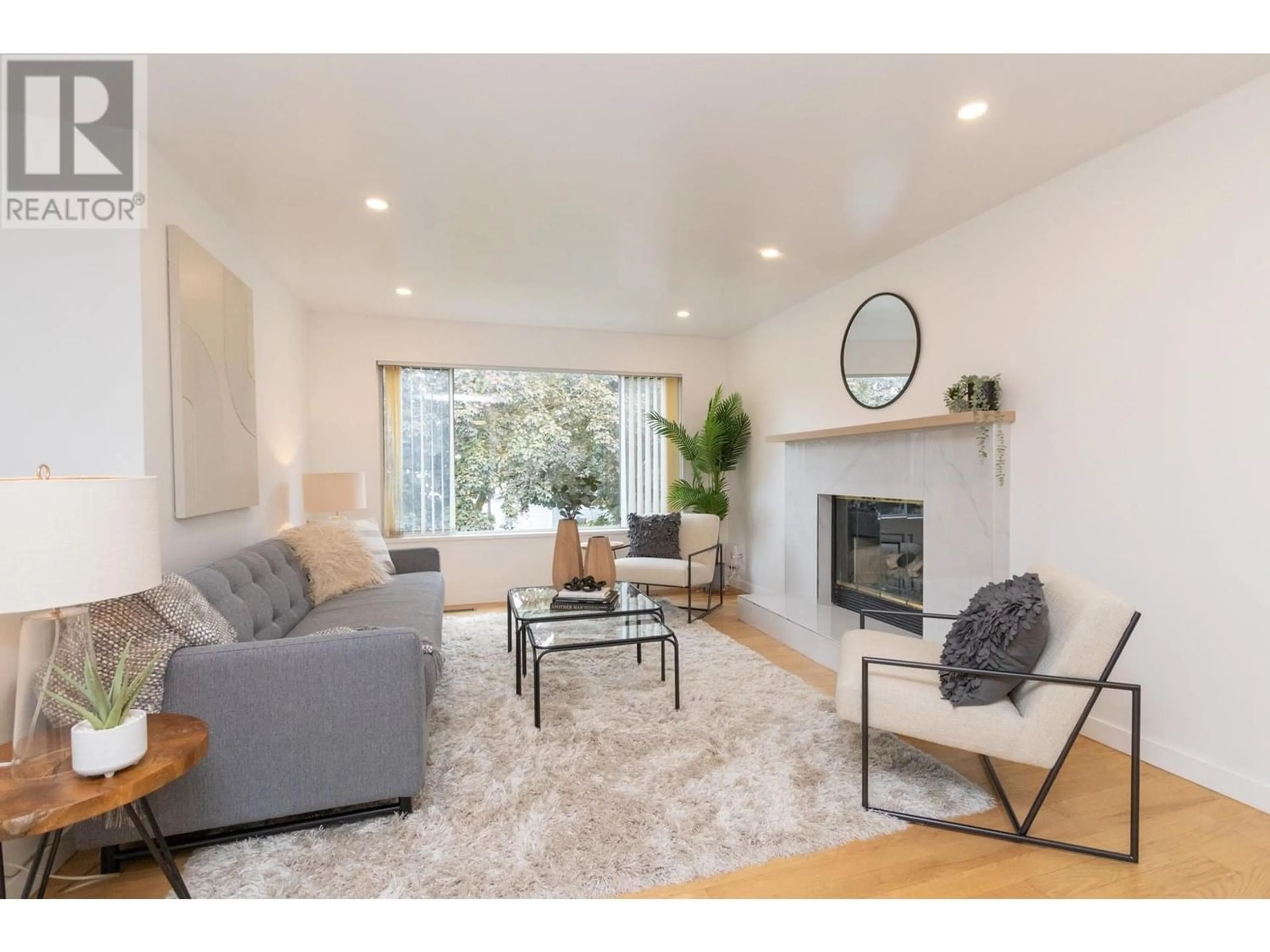 Living room for 876 PORTEAU PLACE, North Vancouver British Columbia V7H2S3