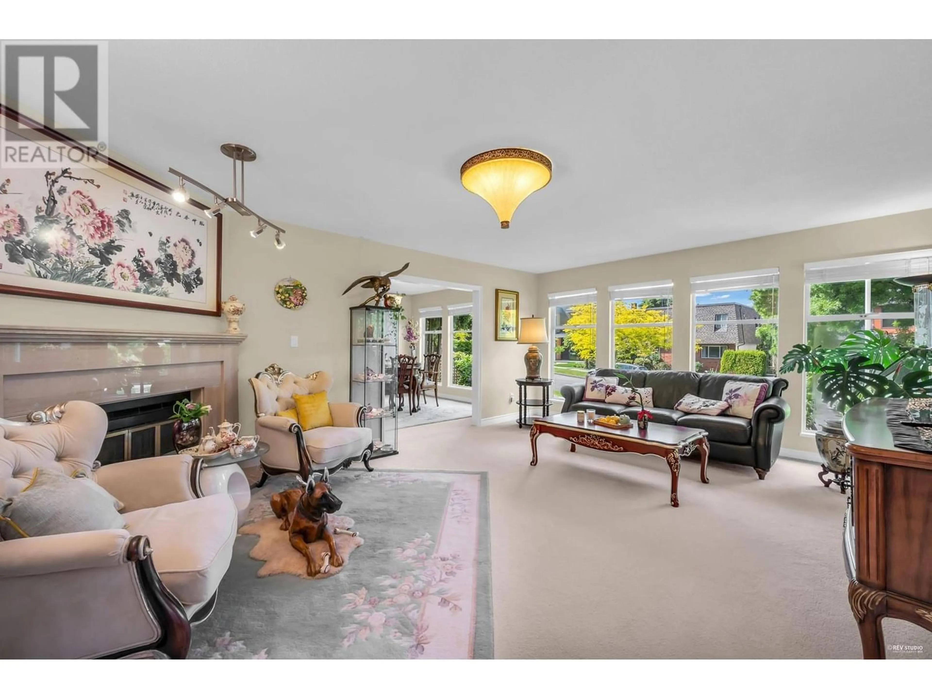 Living room, carpet floors for 3088 W 21ST AVENUE, Vancouver British Columbia V6L1L1