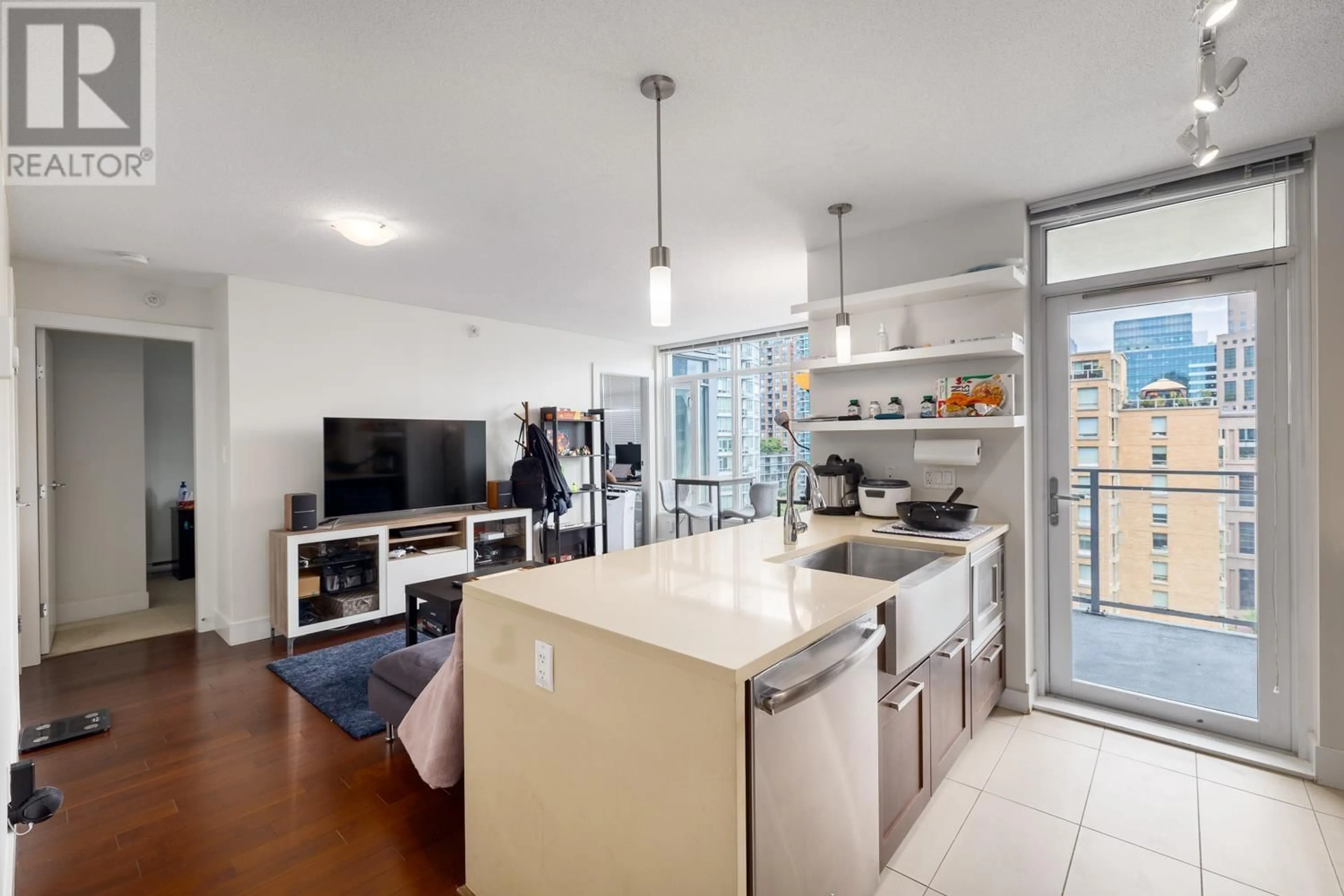 Contemporary kitchen for 1705 888 HOMER STREET, Vancouver British Columbia V6B0H7