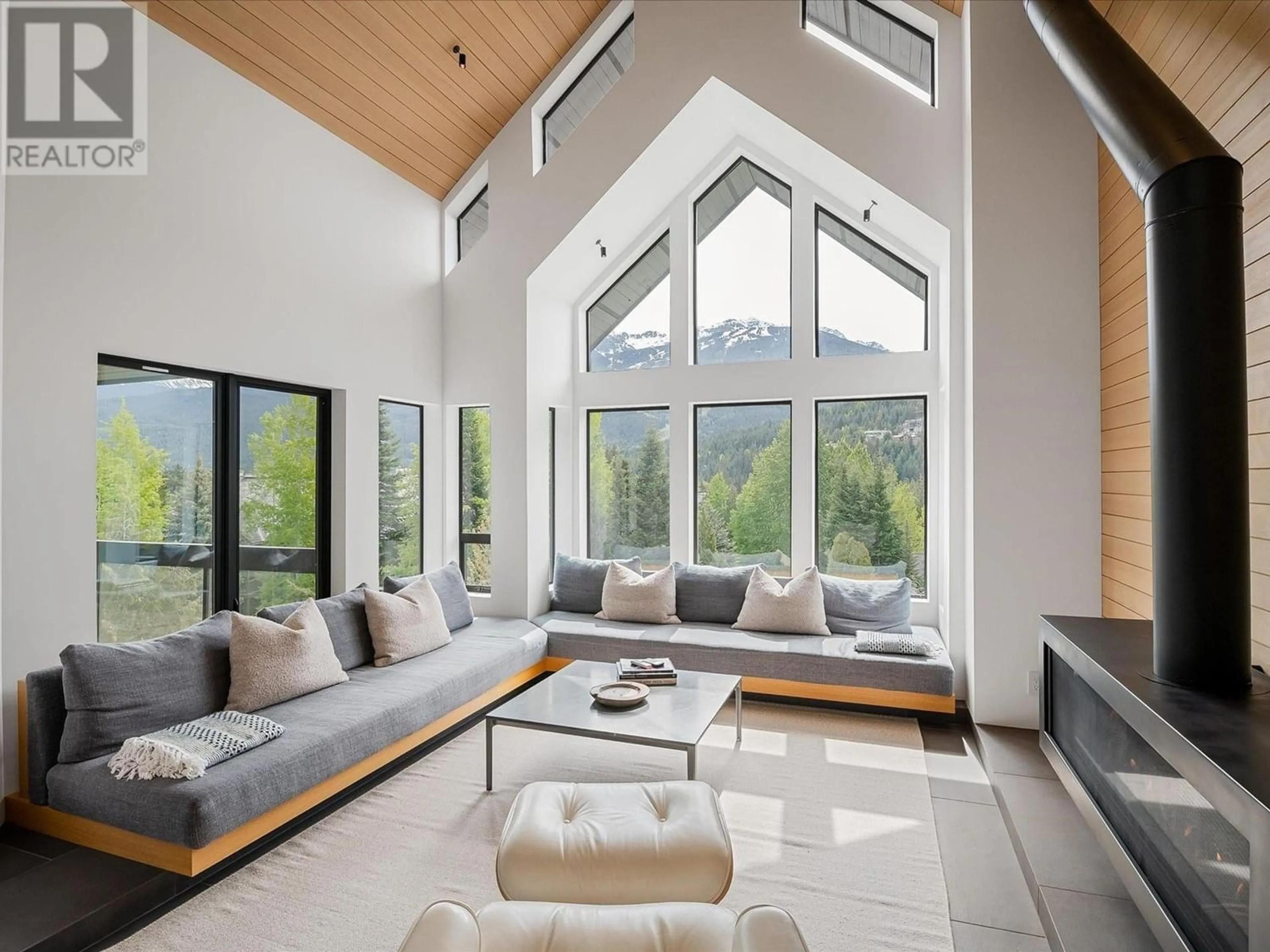 Living room for 303 3212 BLUEBERRY DRIVE, Whistler British Columbia V8E0T5