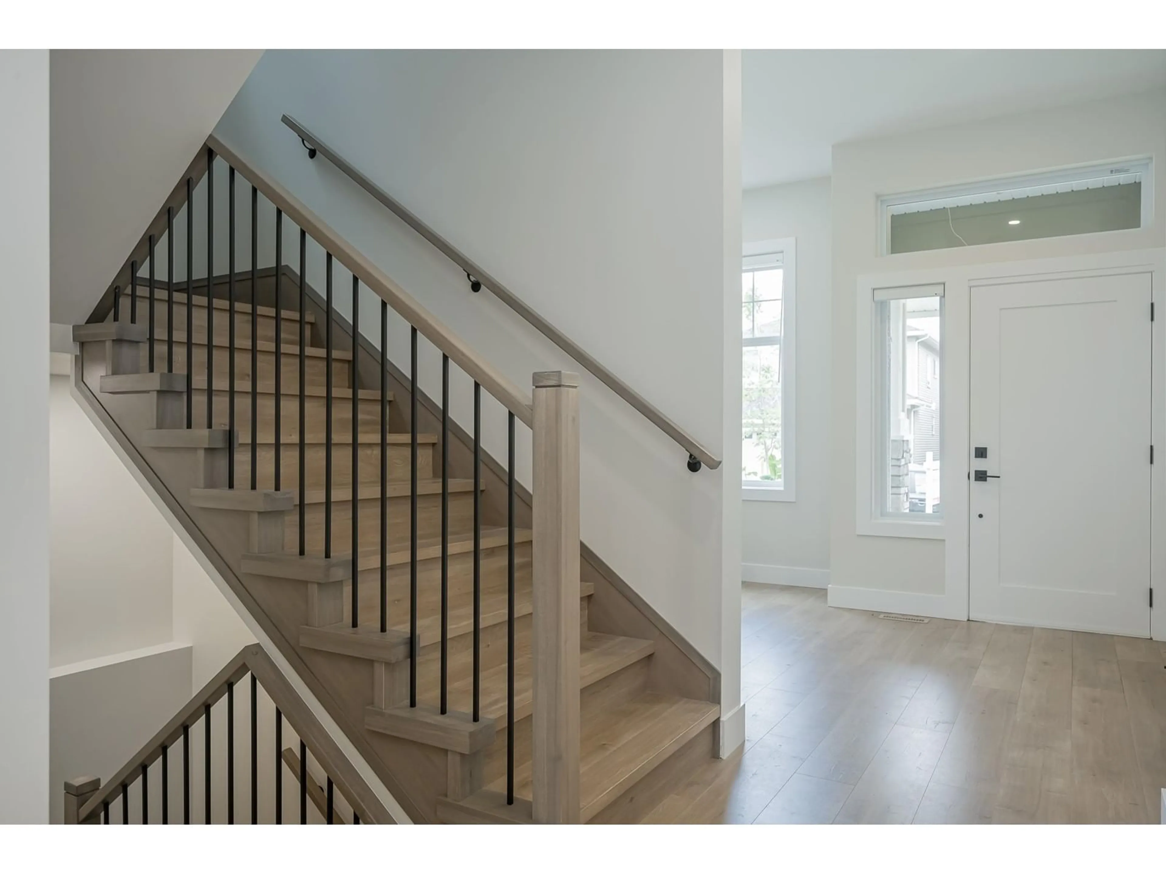 Indoor entryway, wood floors for 20523 76A AVENUE, Langley British Columbia V2Y1X4