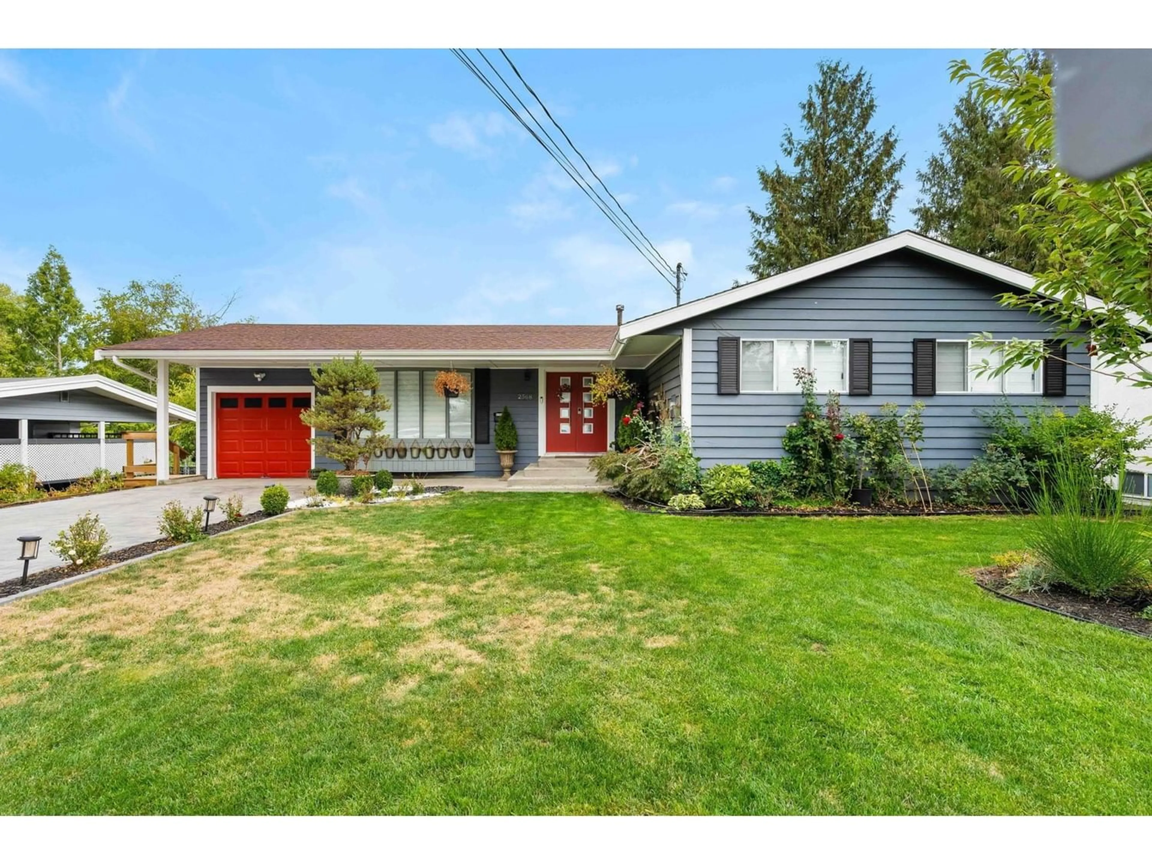Frontside or backside of a home for 2568 MENDHAM STREET, Abbotsford British Columbia V2S4K7