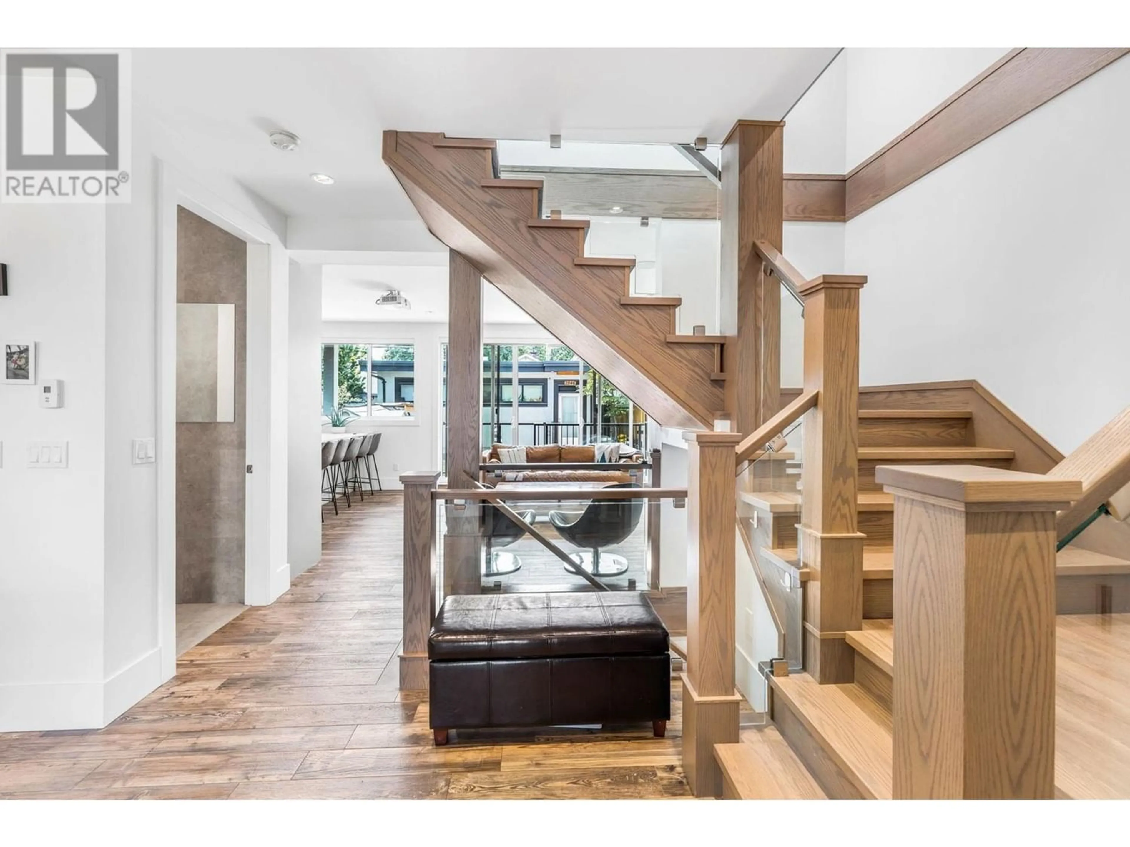 Indoor foyer for 2840 ETON STREET, Vancouver British Columbia V5K1K5