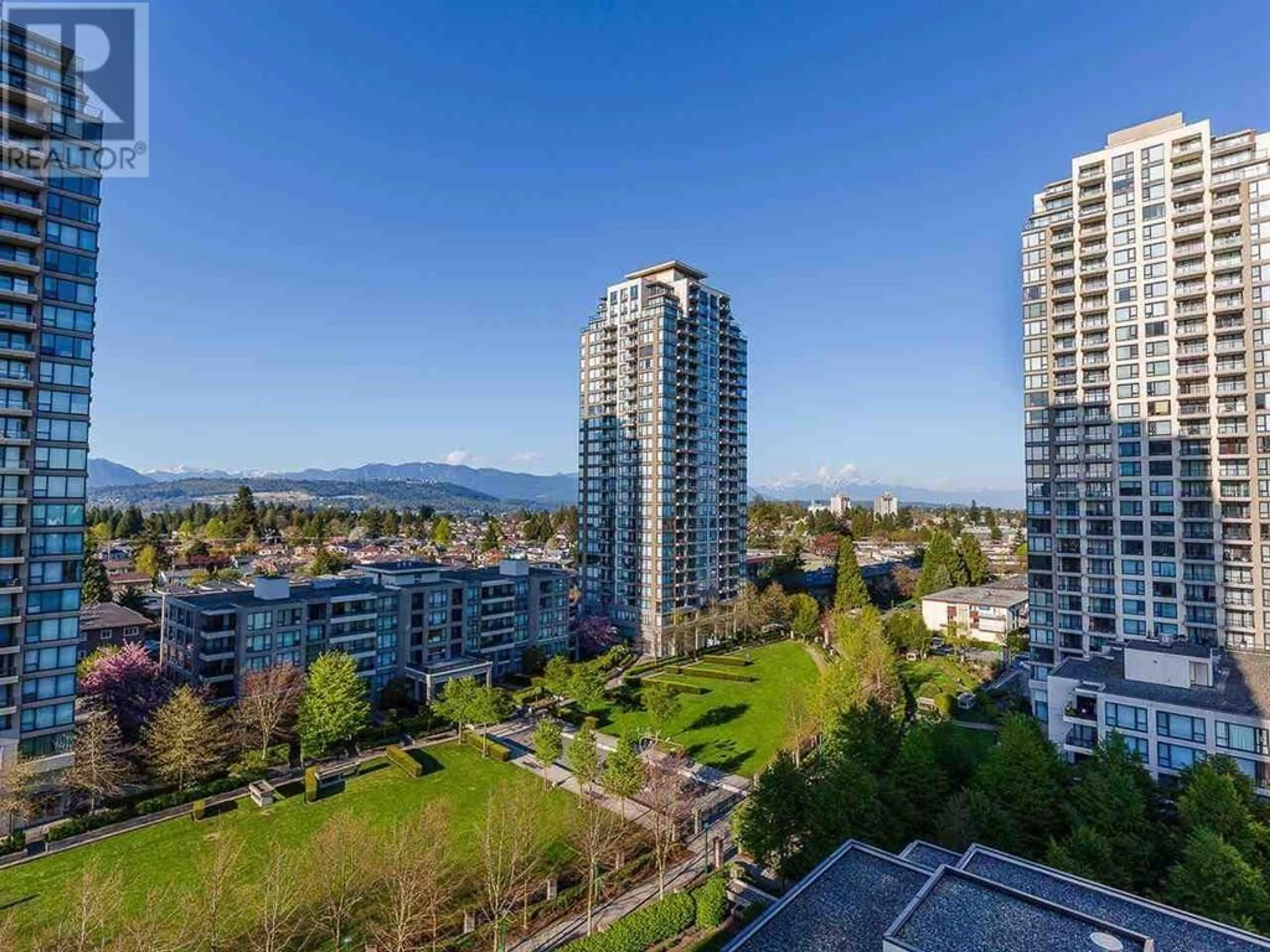 A pic from outside/outdoor area/front of a property/back of a property/a pic from drone, city buildings view from balcony for 1207 7088 SALISBURY AVENUE, Burnaby British Columbia V5E0A4