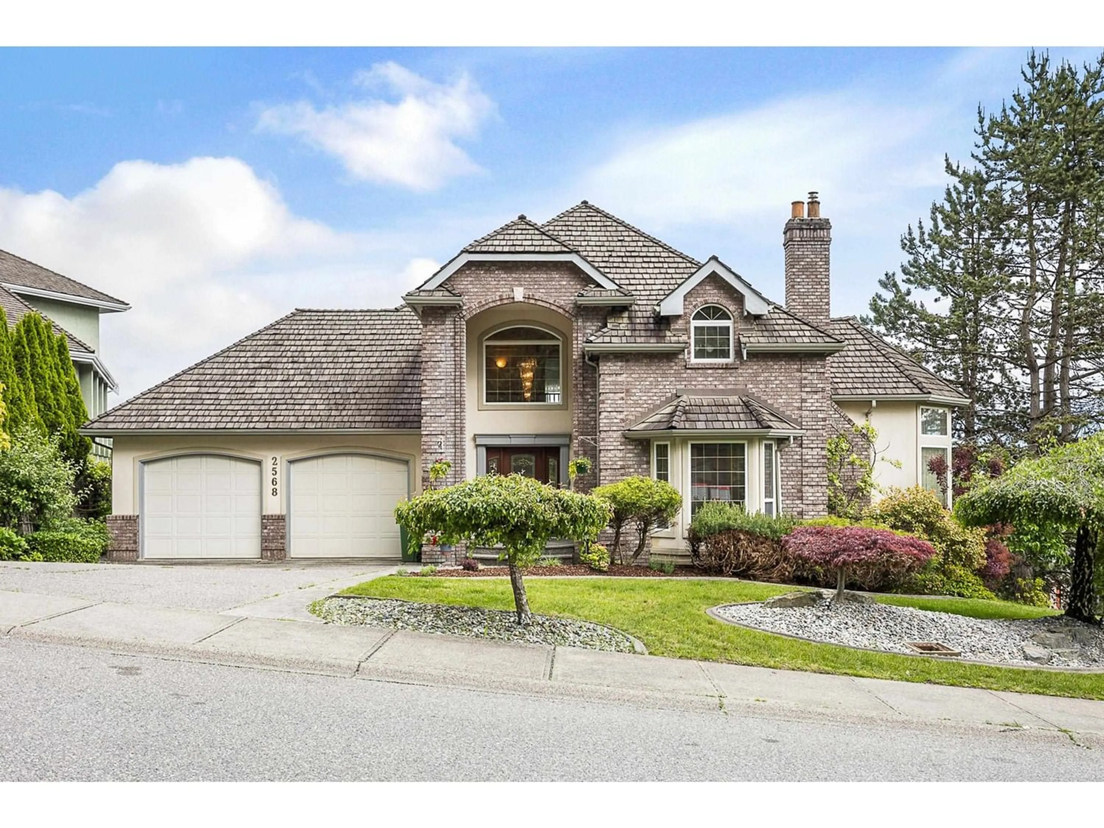 Frontside or backside of a home for 2568 STONECROFT DRIVE, Abbotsford British Columbia V3G1K8