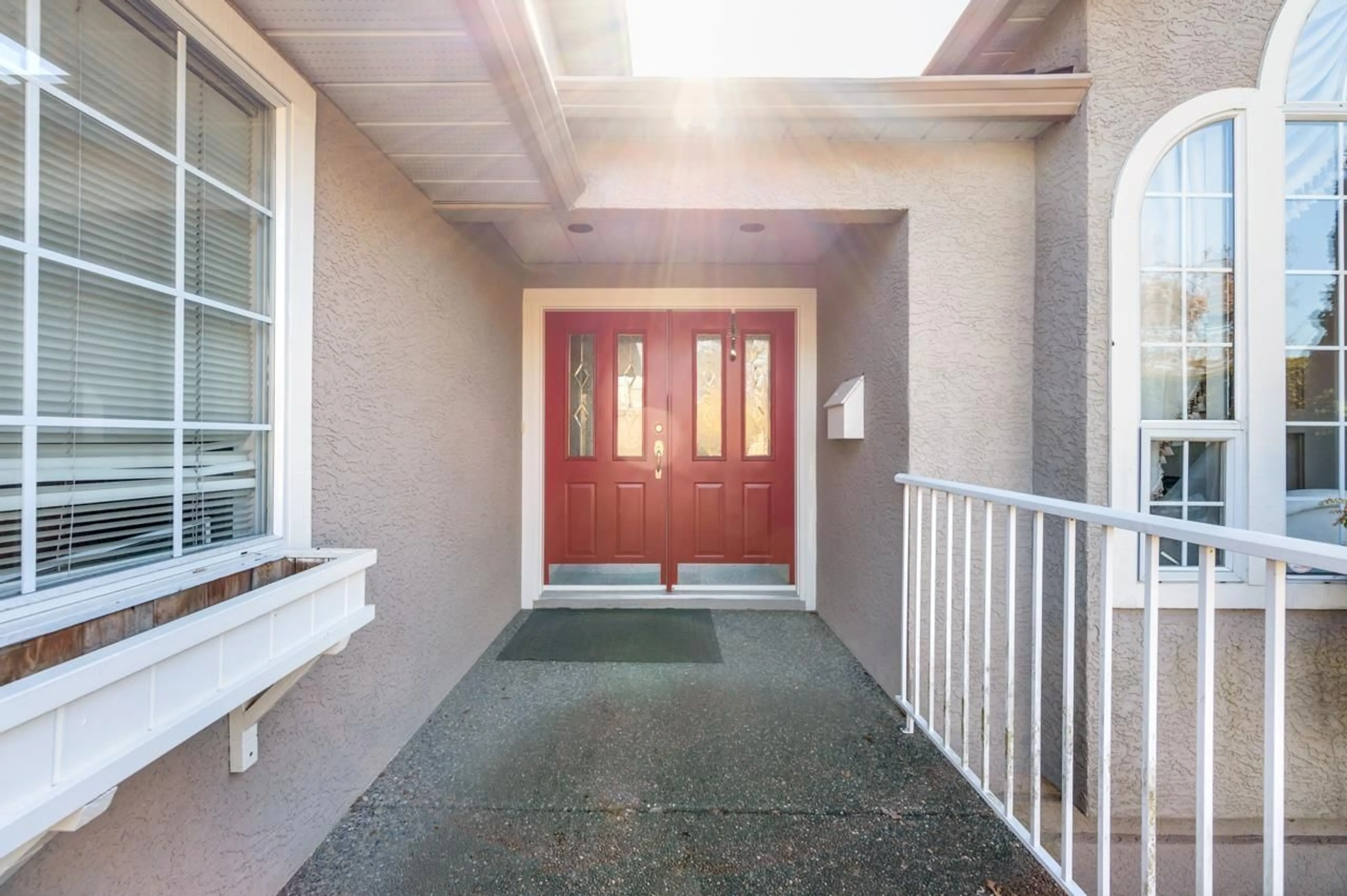 Indoor entryway for 15368 80A AVENUE, Surrey British Columbia V3S7X7