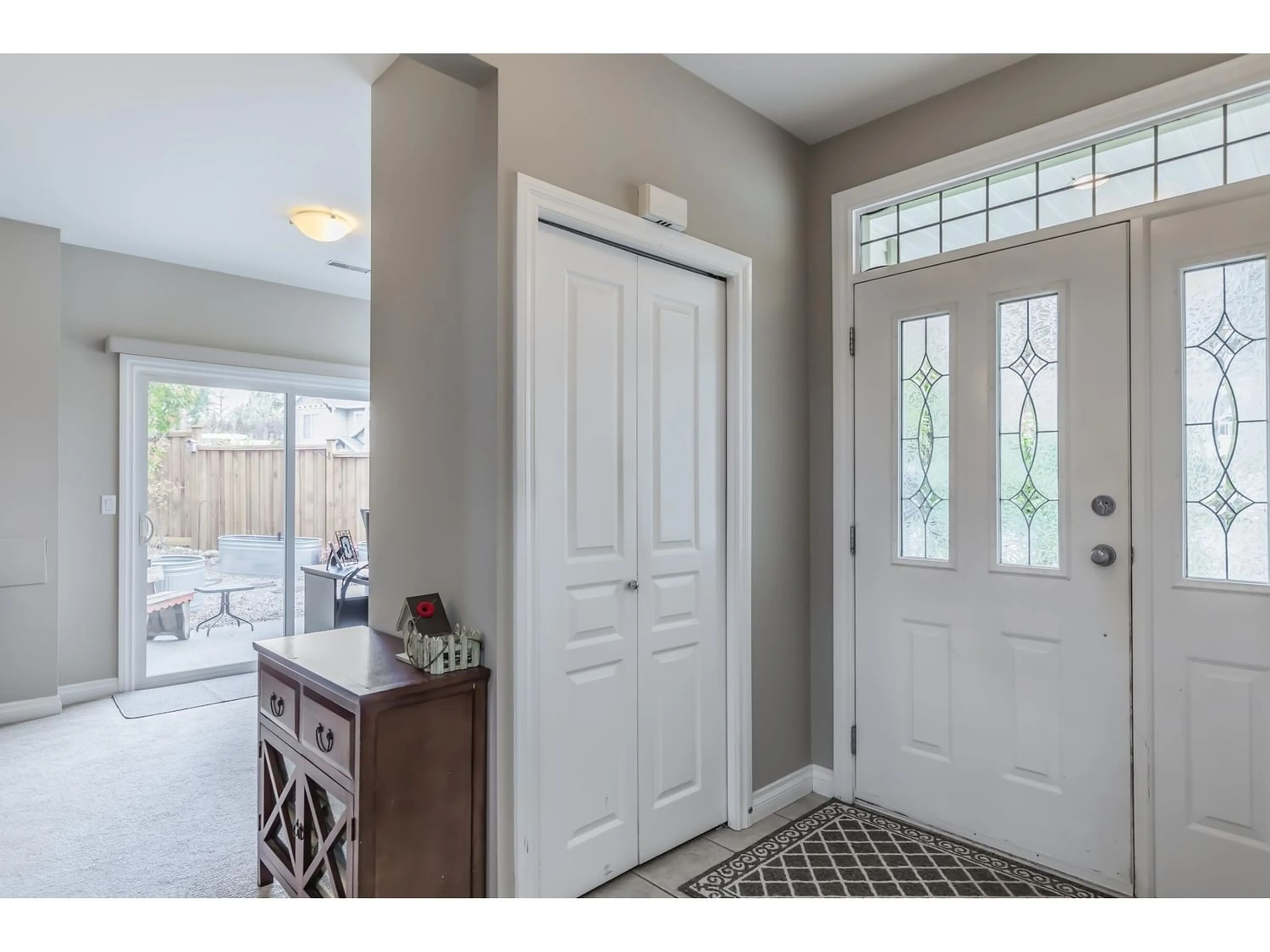 Indoor entryway for 34414 STONELEIGH AVENUE, Abbotsford British Columbia V2S8N5