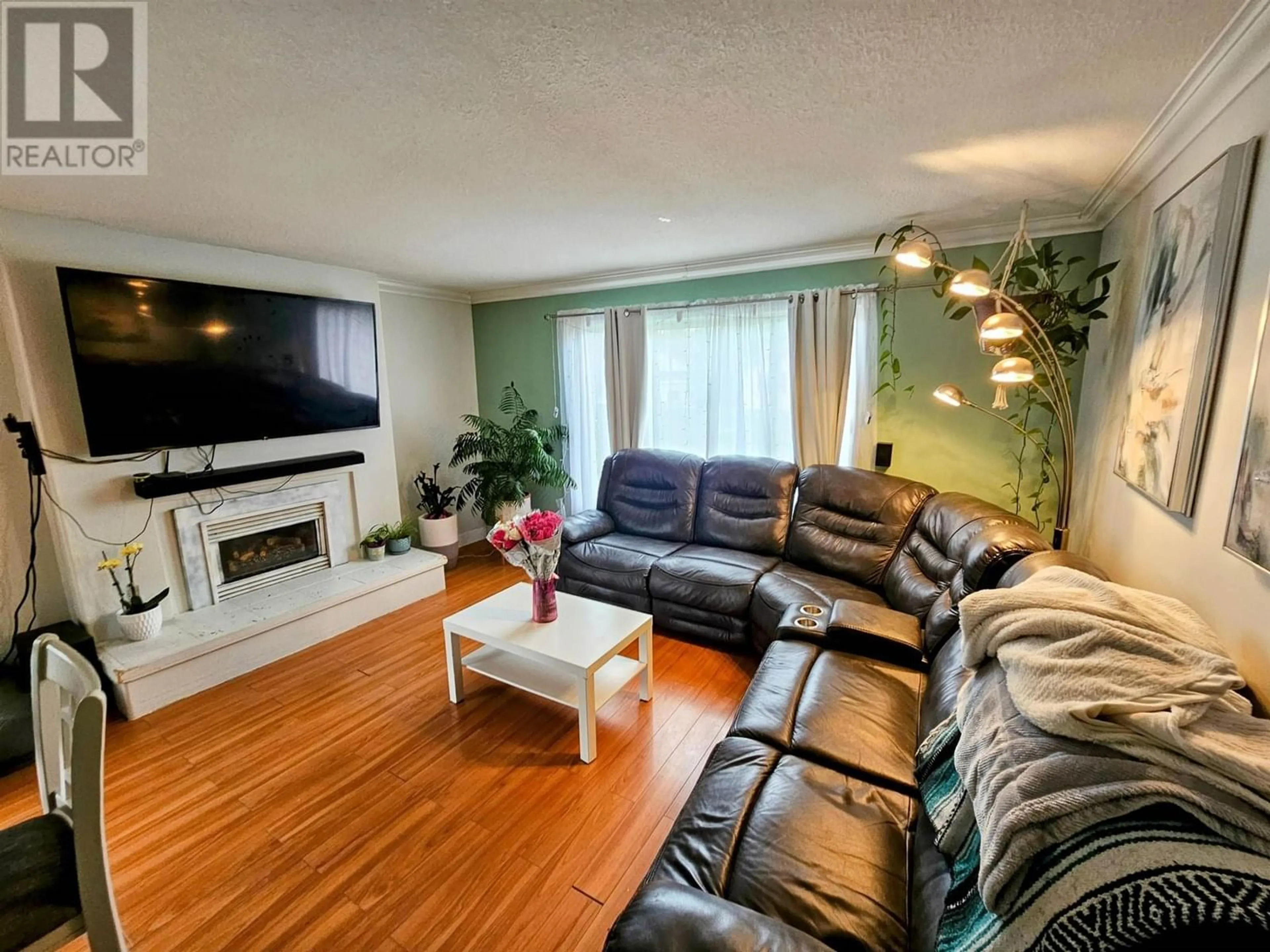 Living room for 130 DUNCAN PLACE, Prince George British Columbia V2M6T4