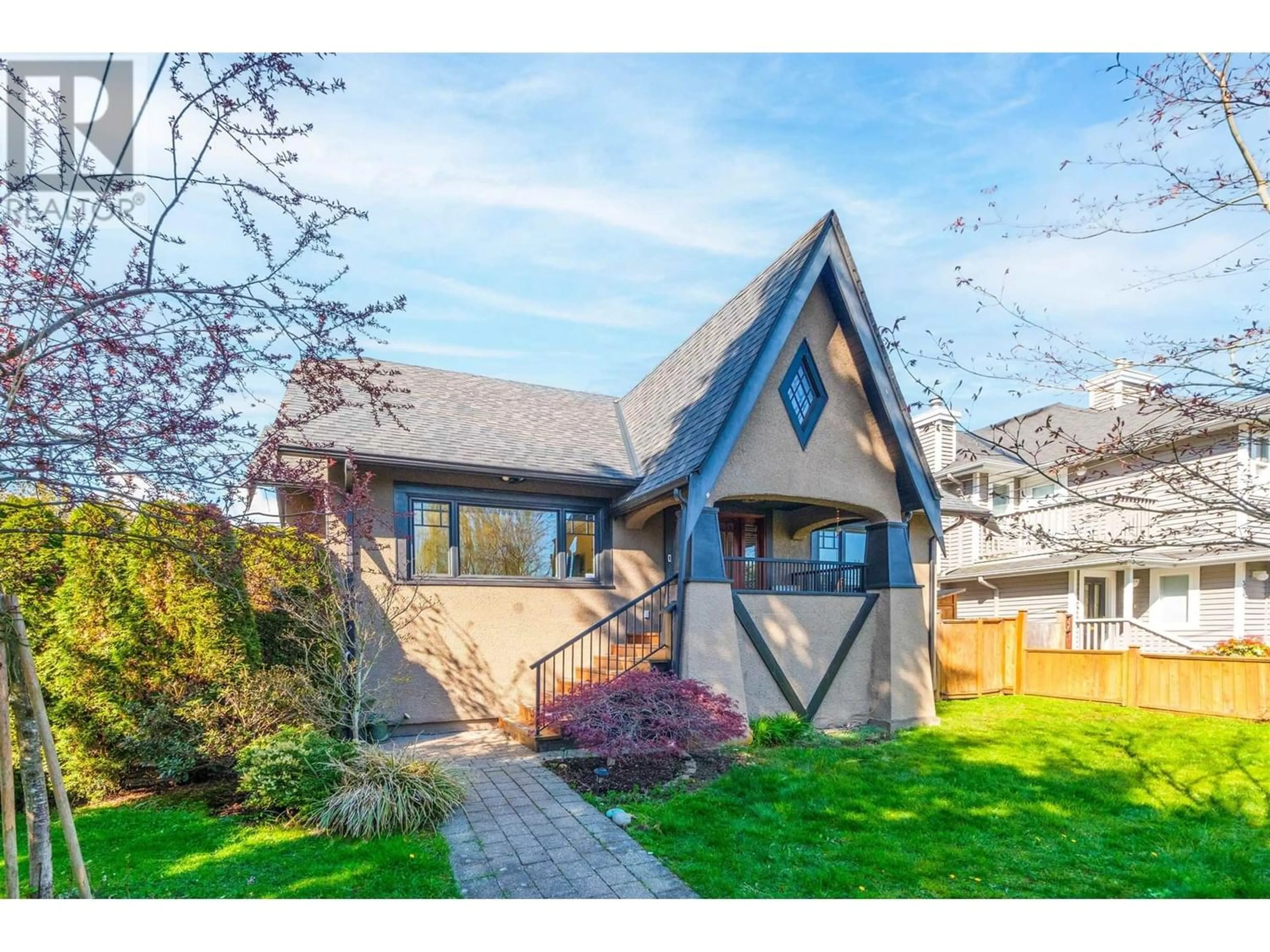 Frontside or backside of a home for 302 E 12TH STREET, North Vancouver British Columbia V7L2J9