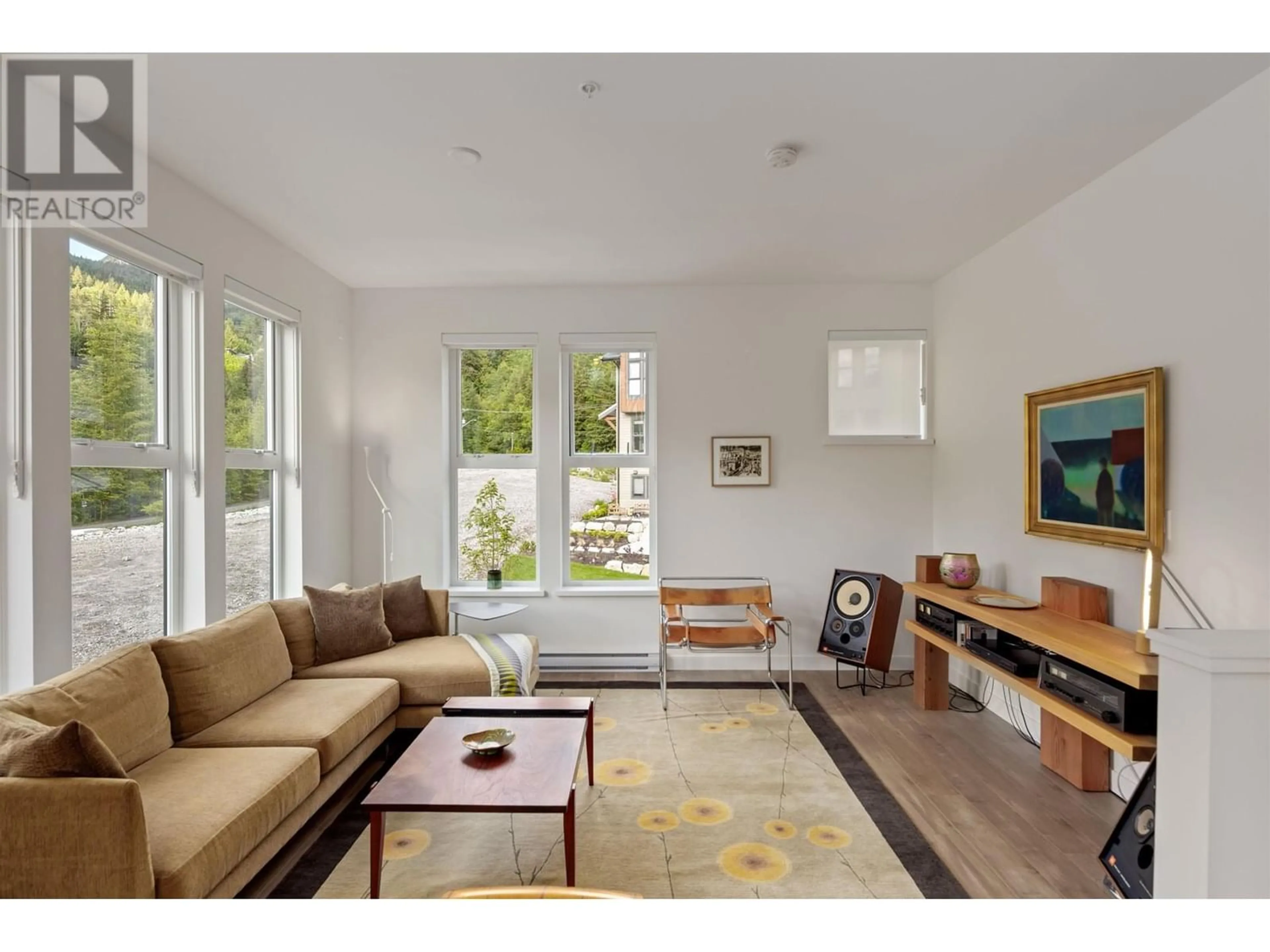 Living room, wood floors for 59 351 COPPER DRIVE, Squamish British Columbia V8B1C5