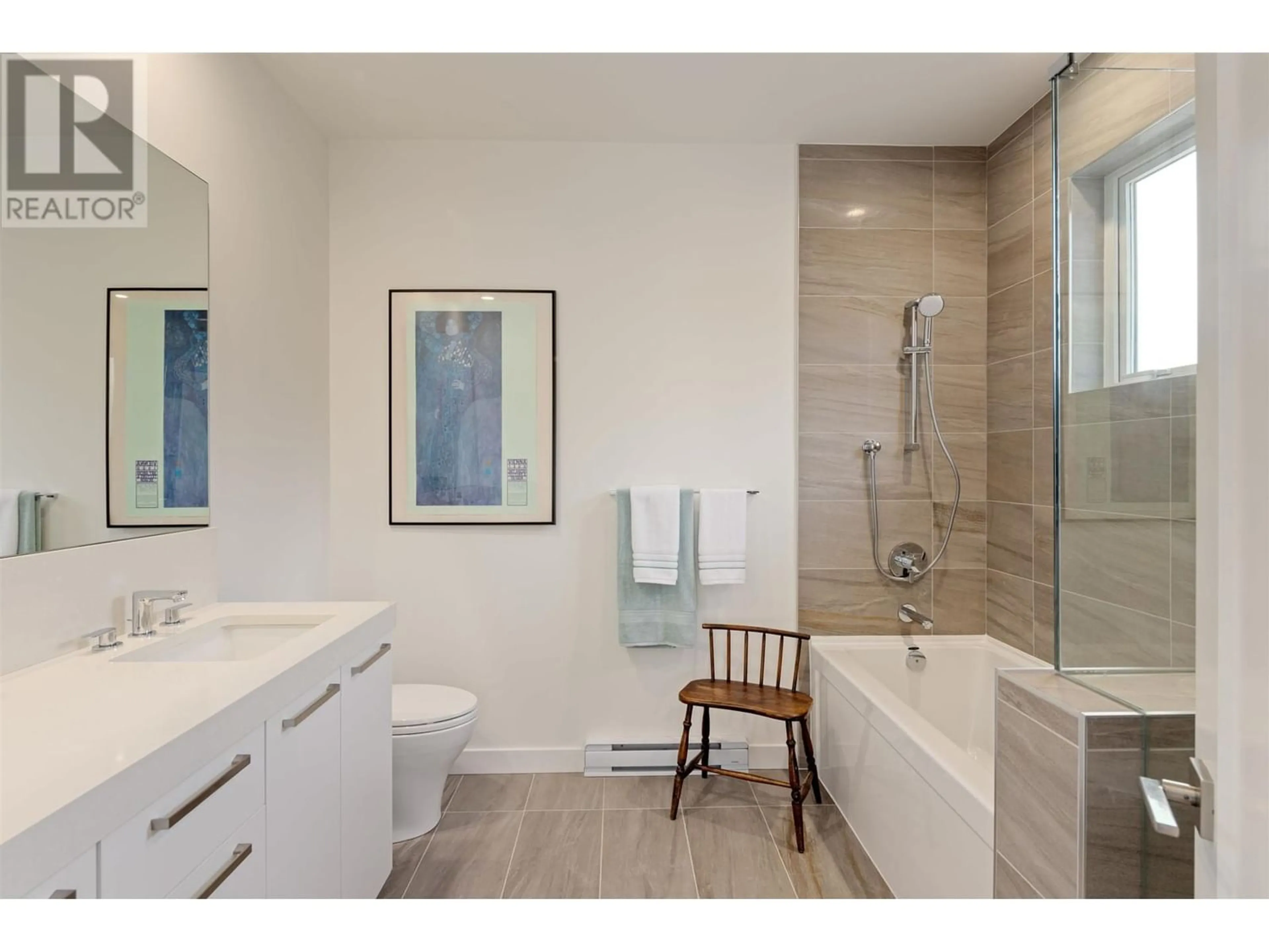 Contemporary bathroom, ceramic floors for 59 351 COPPER DRIVE, Squamish British Columbia V8B1C5