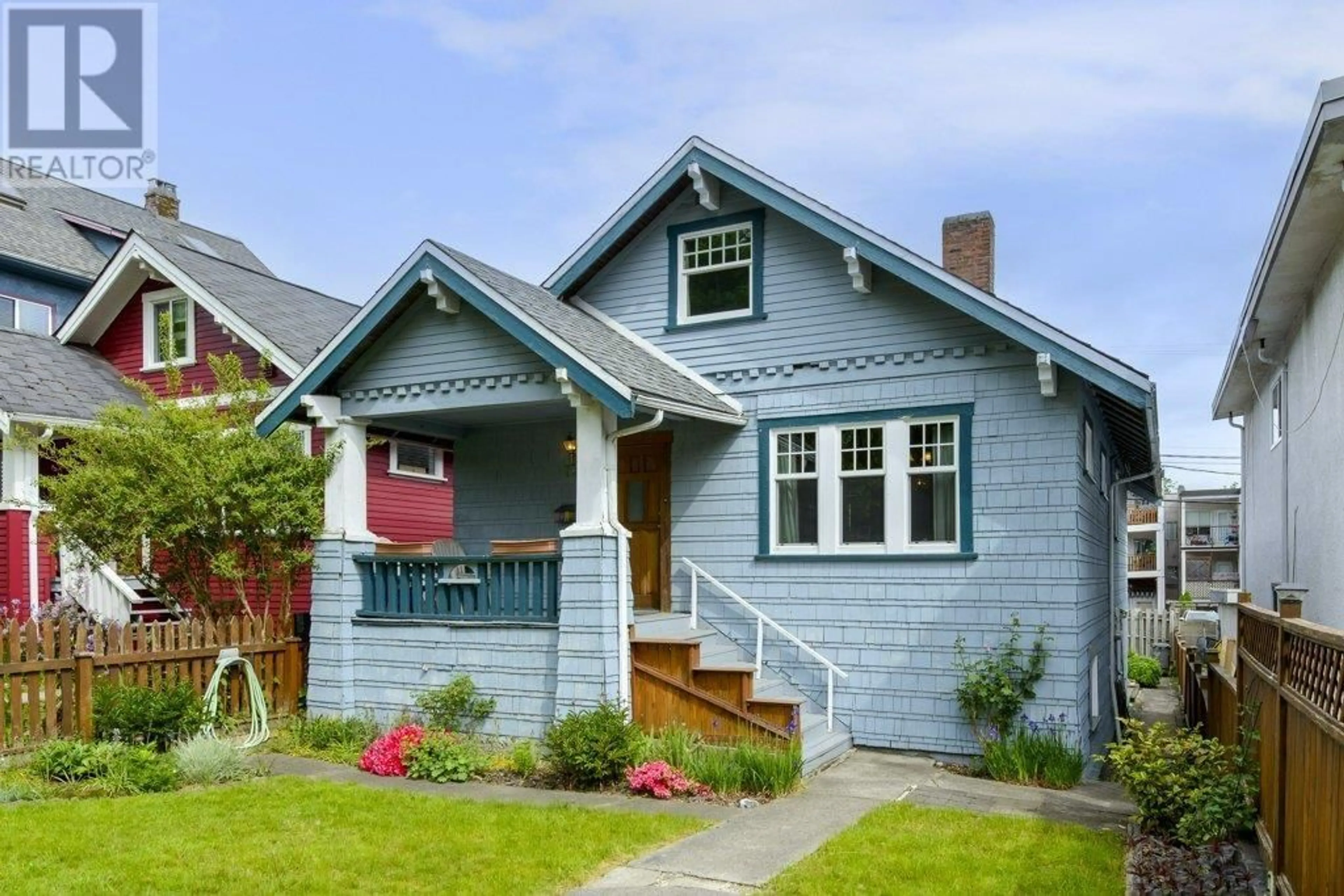 Frontside or backside of a home for 735 E 10TH AVENUE, Vancouver British Columbia V5T2A8