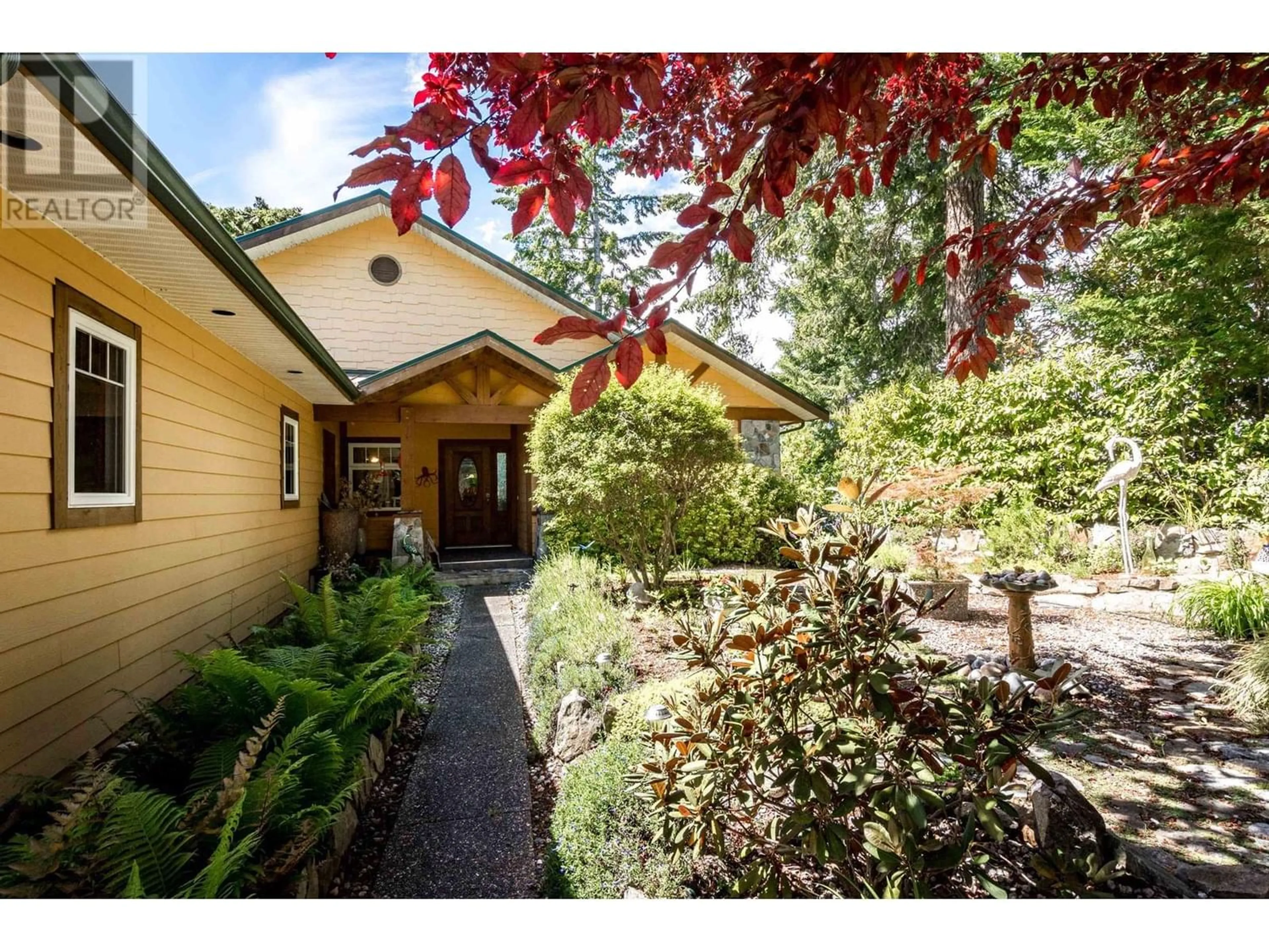 Indoor entryway for 4224 PACKALEN BOULEVARD, Garden Bay British Columbia V0N1S1