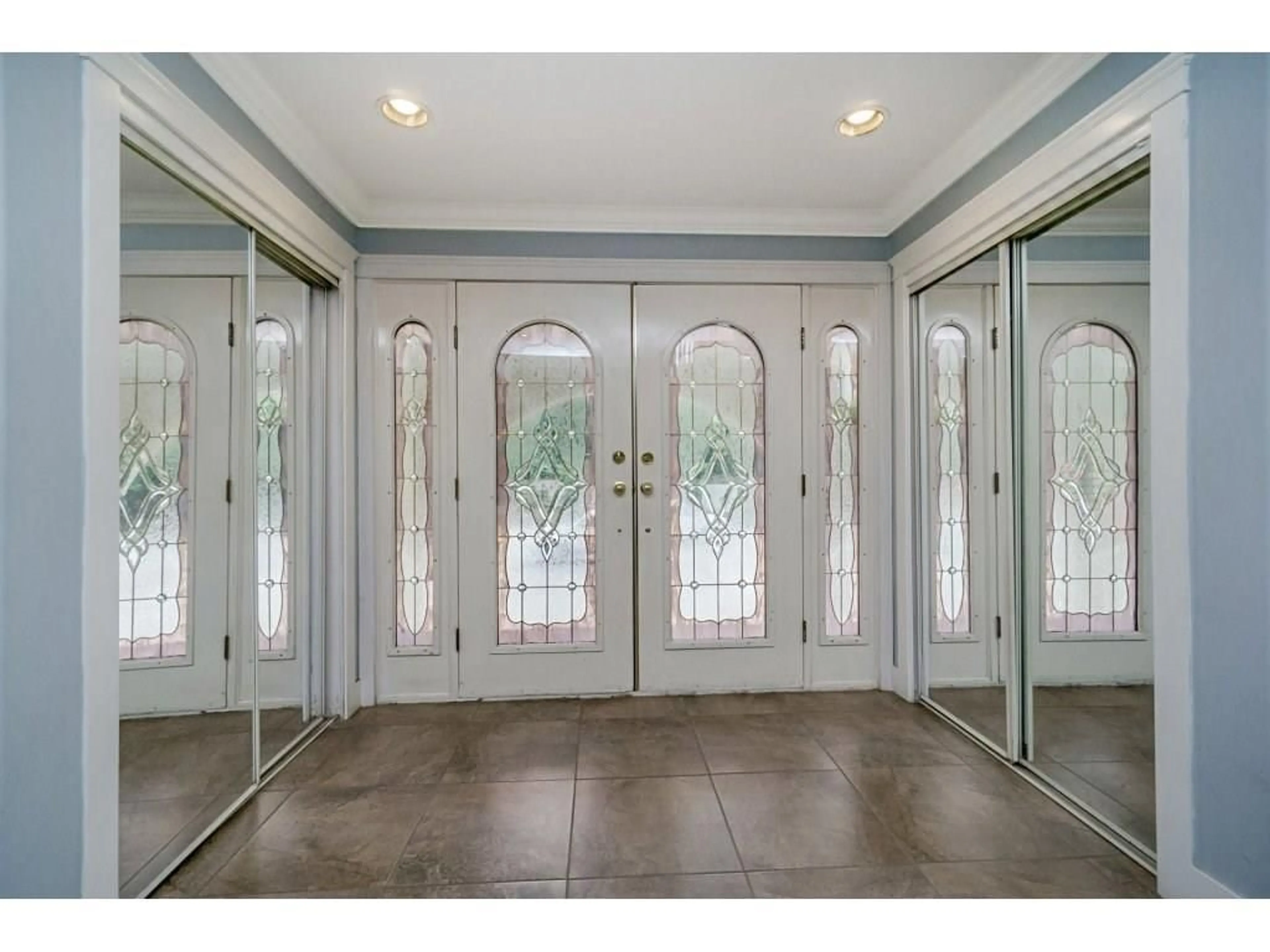 Indoor foyer for 11671 RIVER ROAD, Surrey British Columbia V3V2V9