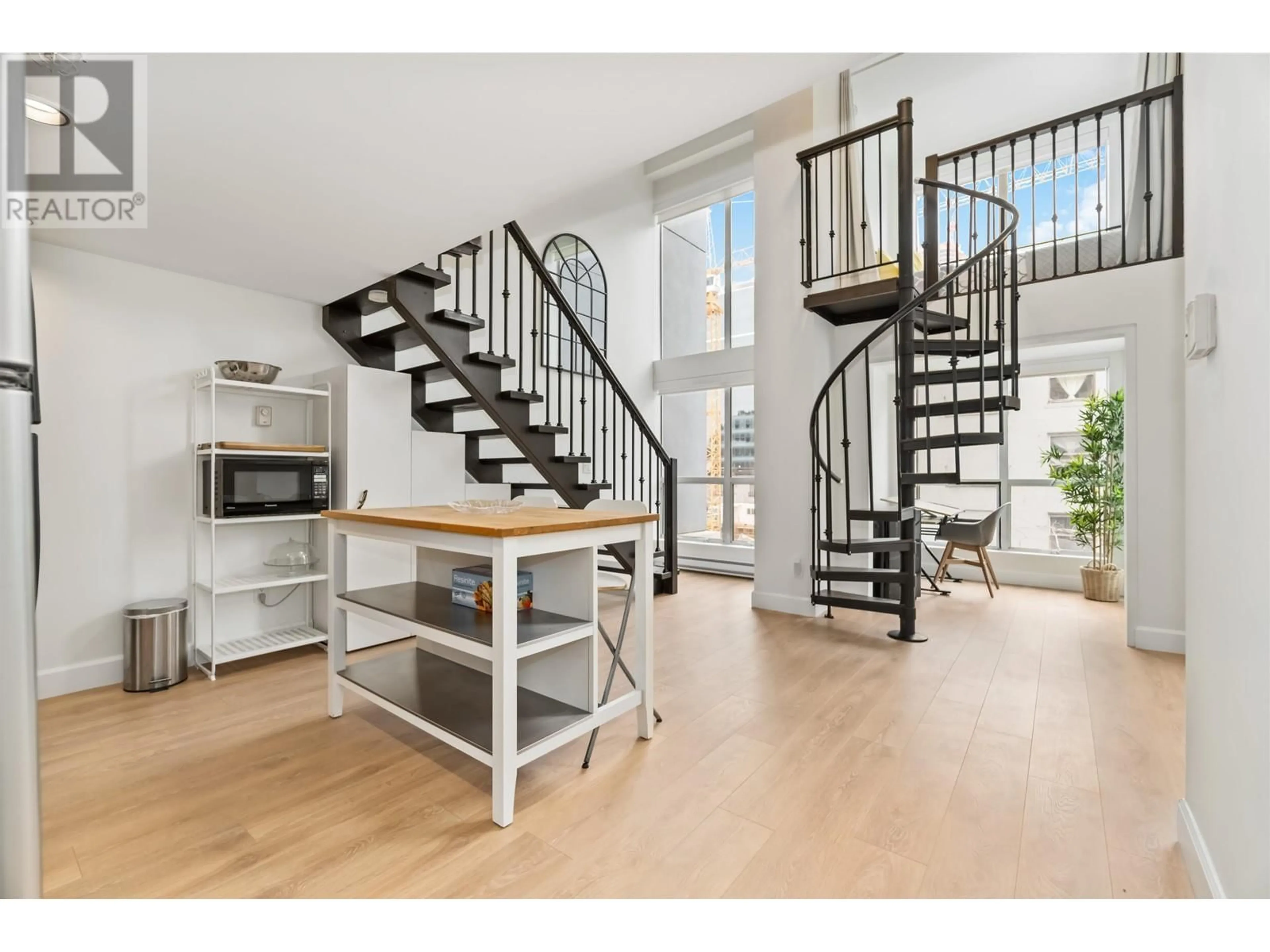 Stairs for 301 933 SEYMOUR STREET, Vancouver British Columbia V6P6L6