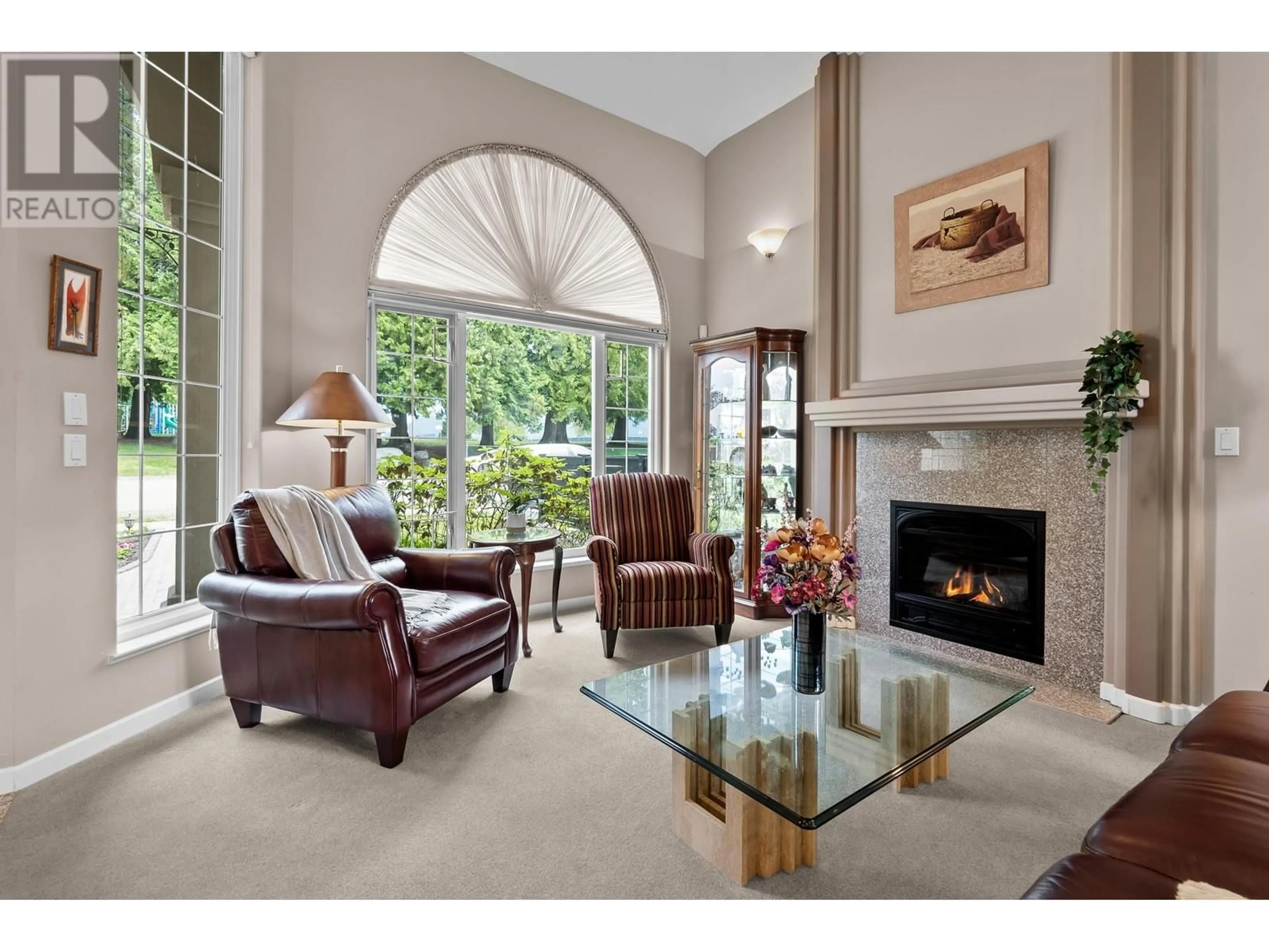 Living room for 3812 ETON STREET, Burnaby British Columbia V5C1J4