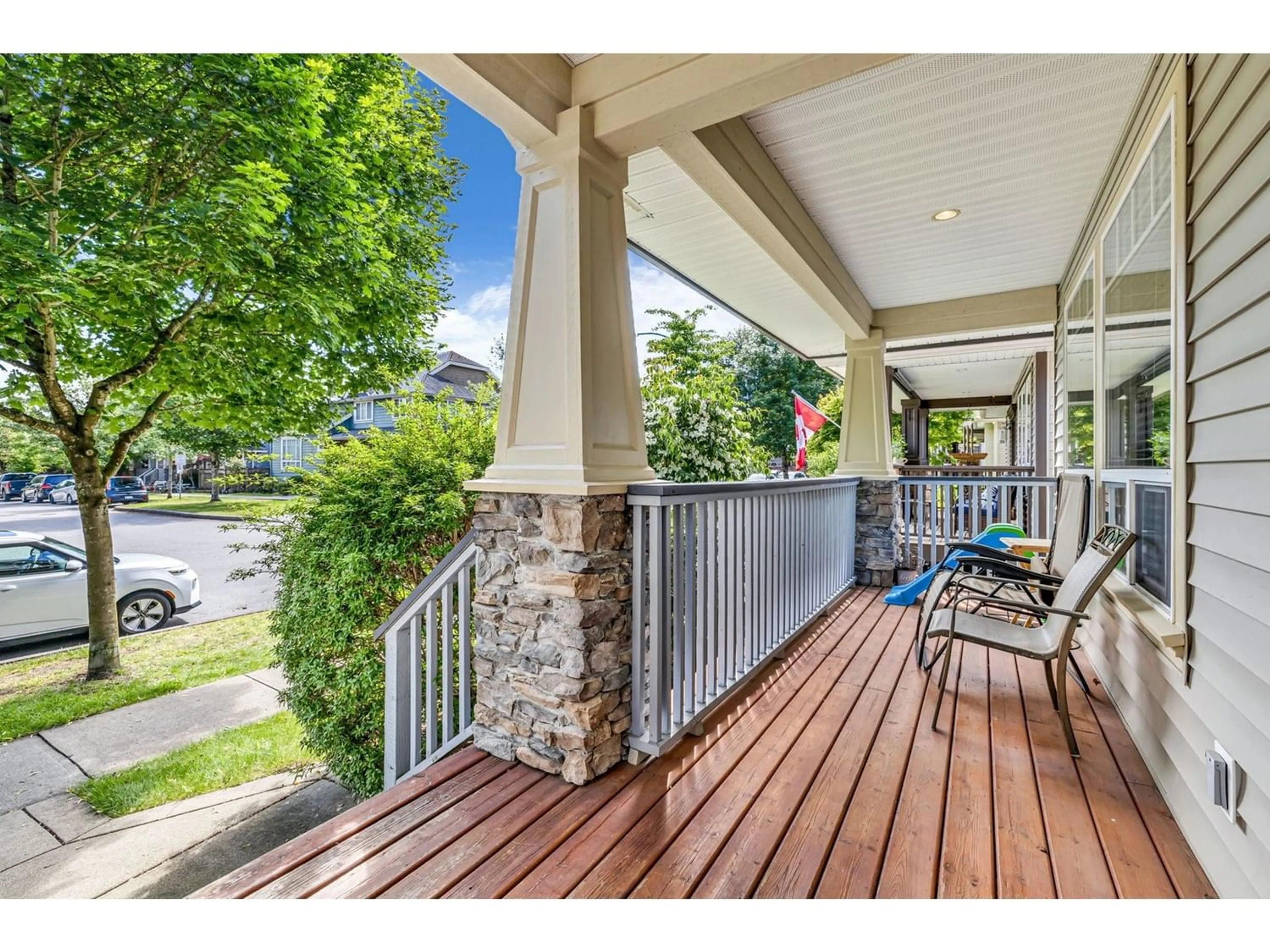 Patio, the street view for 19257 69 AVENUE, Surrey British Columbia V4N0B7