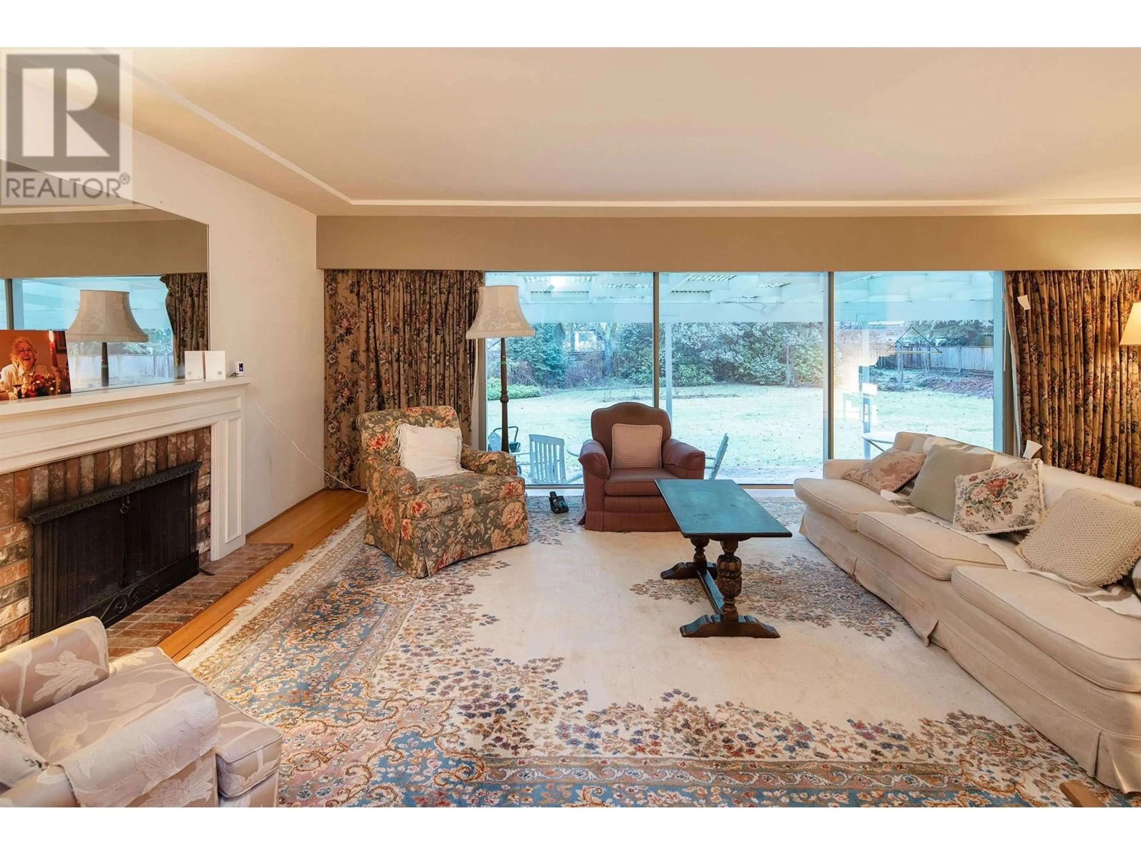 Living room for 1350 LAURIER AVENUE, Vancouver British Columbia V6H1Y8