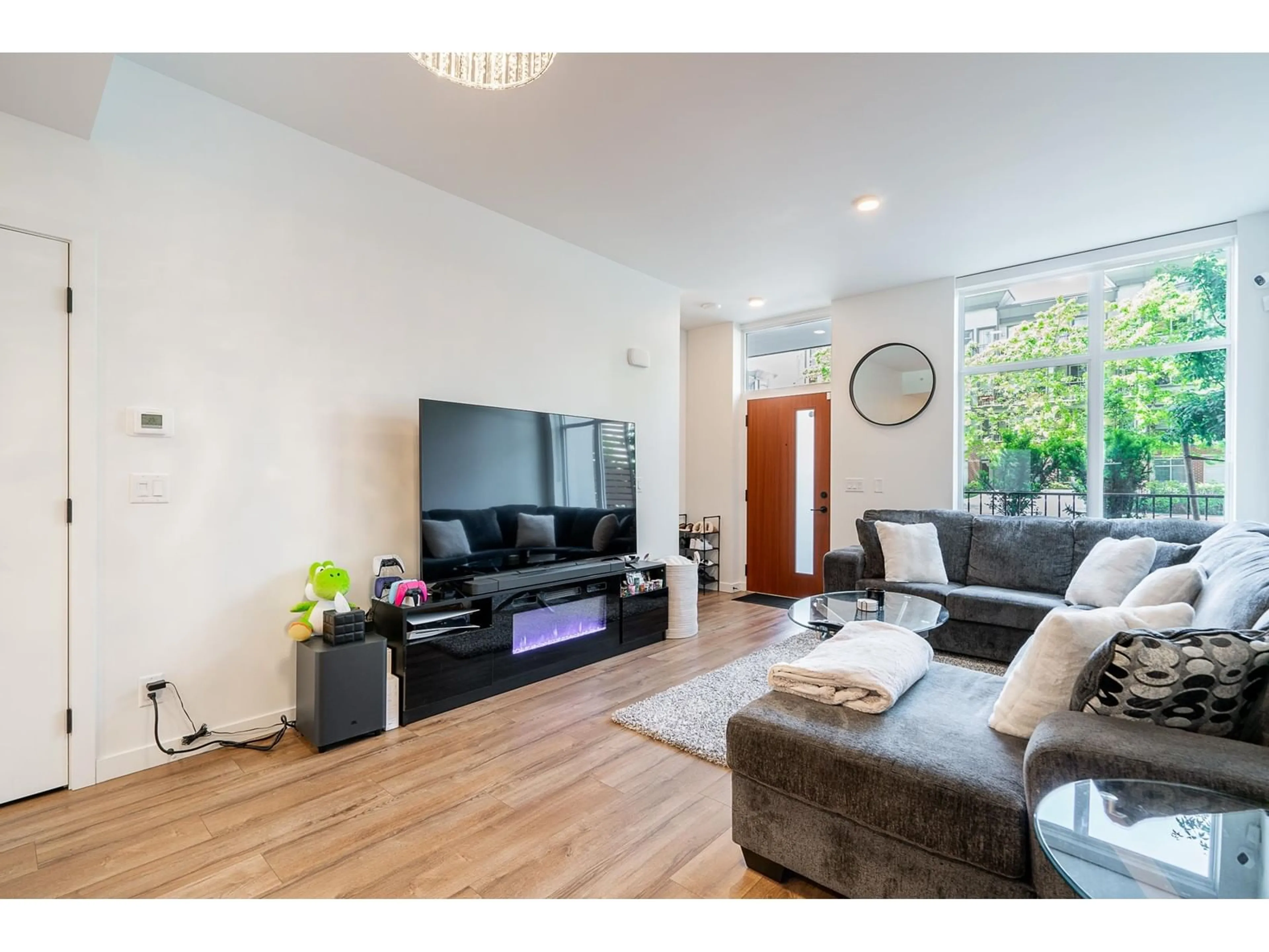 Living room with furniture, wood/laminate floor for TH14 - 10468 UNIVERSITY, Surrey British Columbia V3T0S6