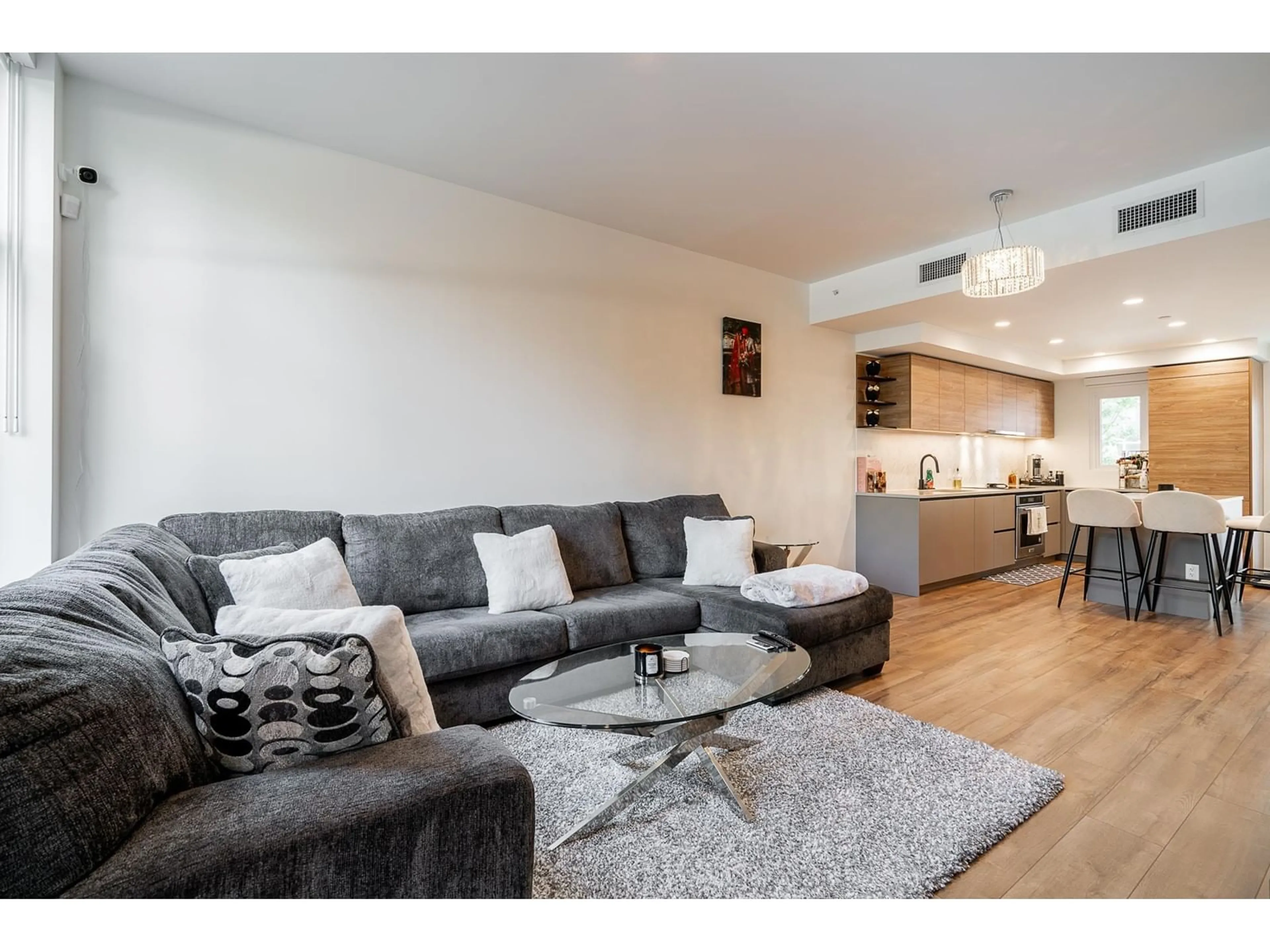 Living room with furniture, wood/laminate floor for TH14 - 10468 UNIVERSITY, Surrey British Columbia V3T0S6