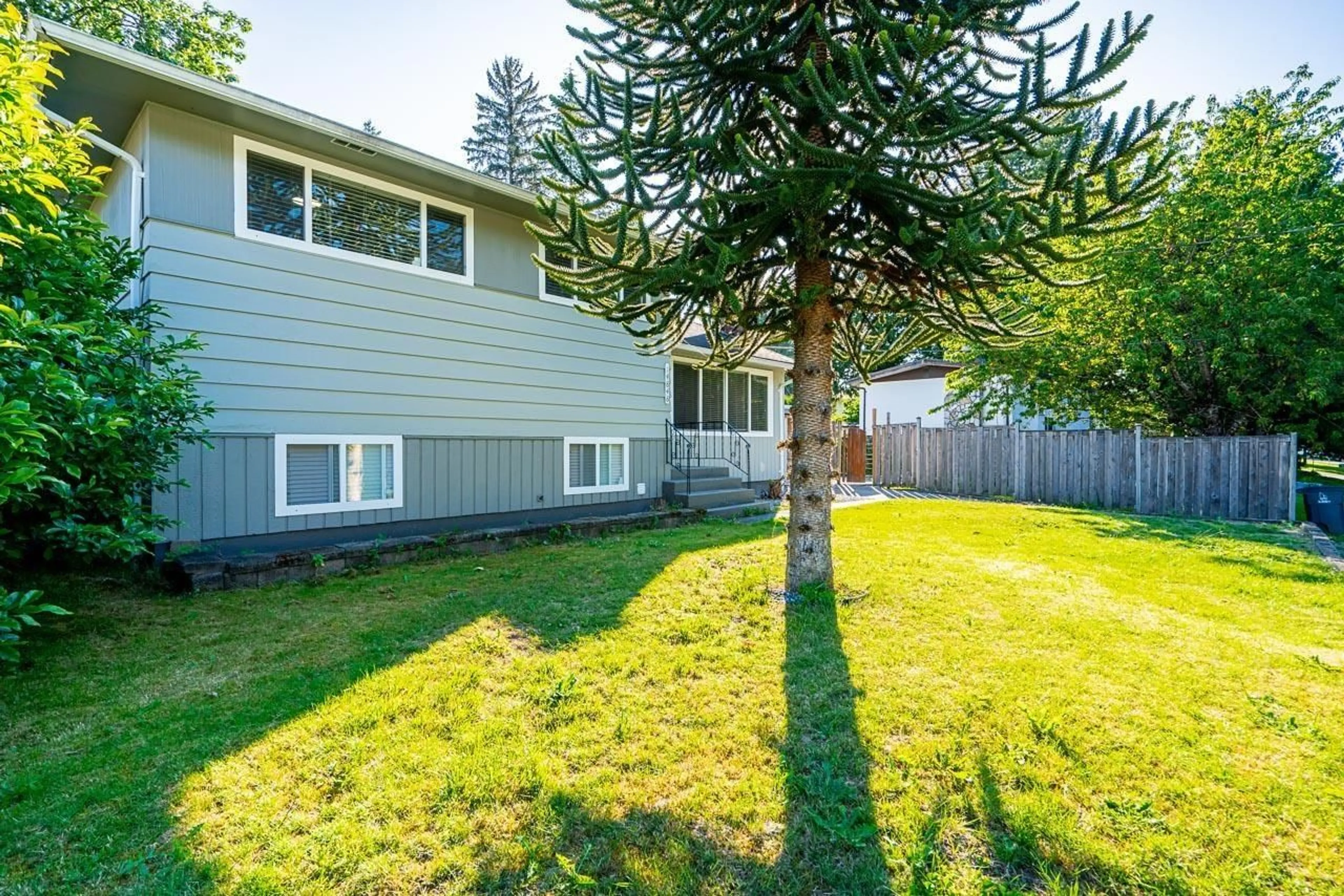 Fenced yard for 14848 BLACKBIRD CRESCENT, Surrey British Columbia V3R4W6