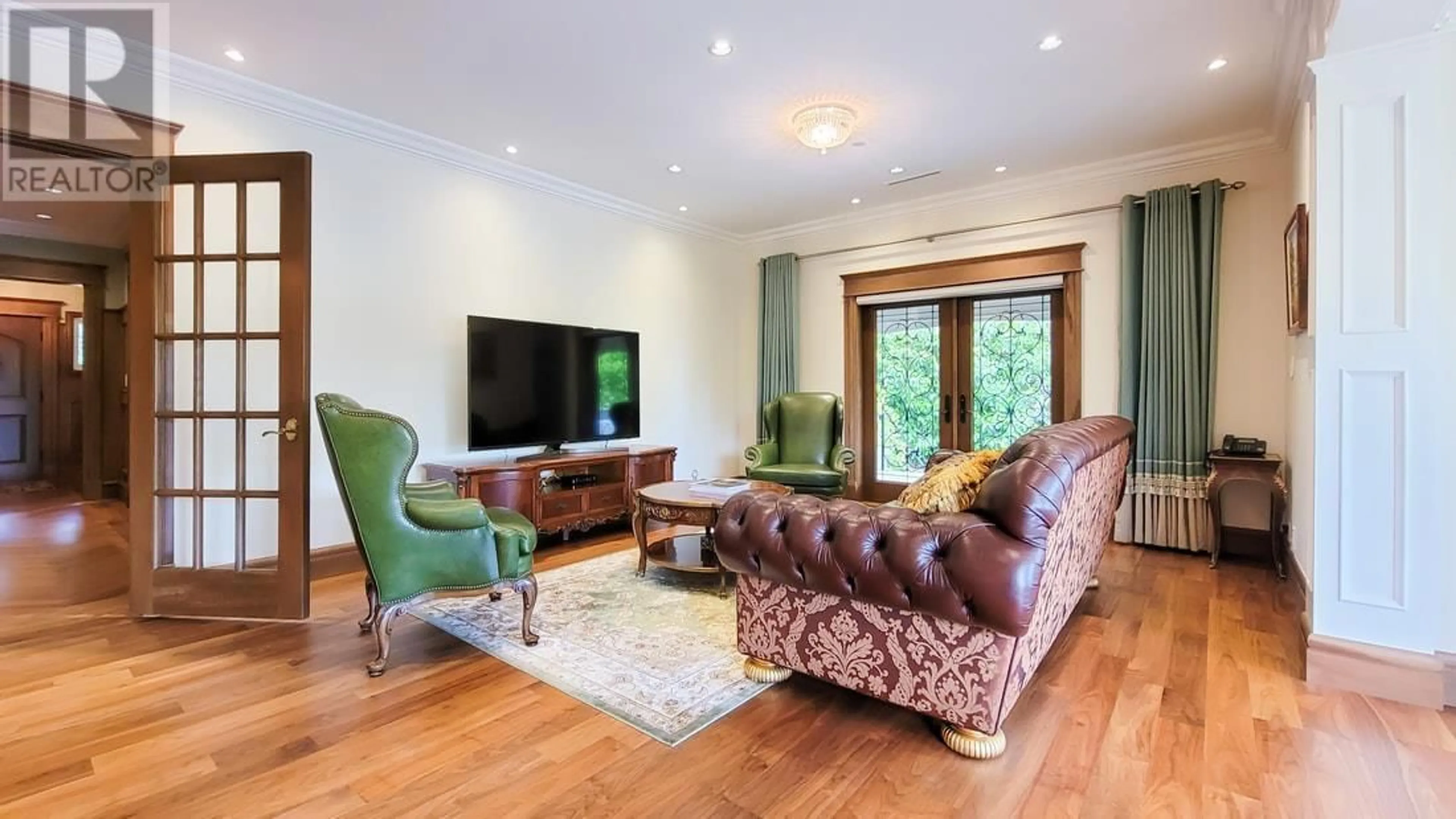 Living room with furniture, wood/laminate floor for 1527 ANGUS DRIVE, Vancouver British Columbia V6J4H2