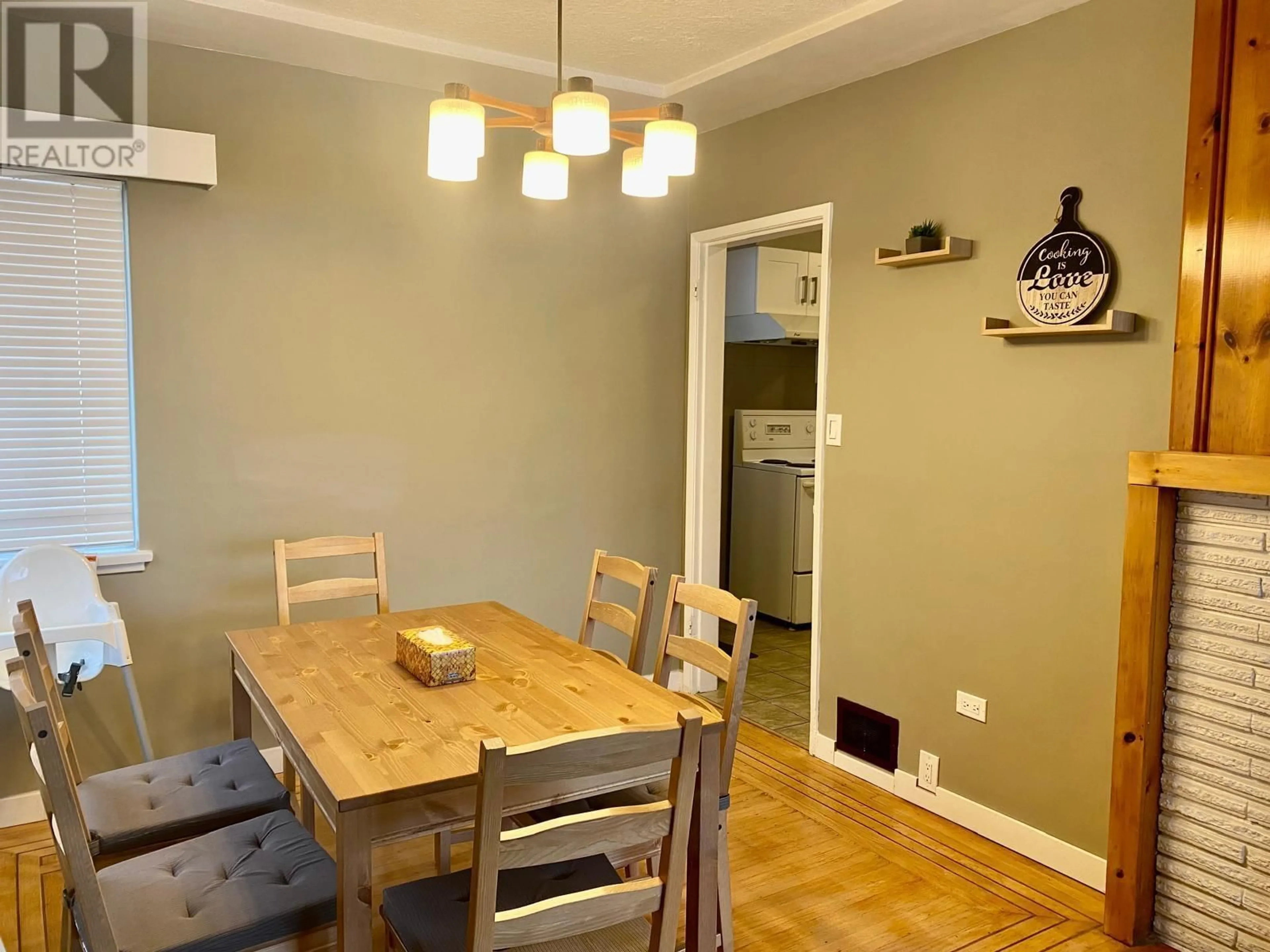 Dining room, wood/laminate floor for 7433 ELWELL STREET, Burnaby British Columbia V5E1L3