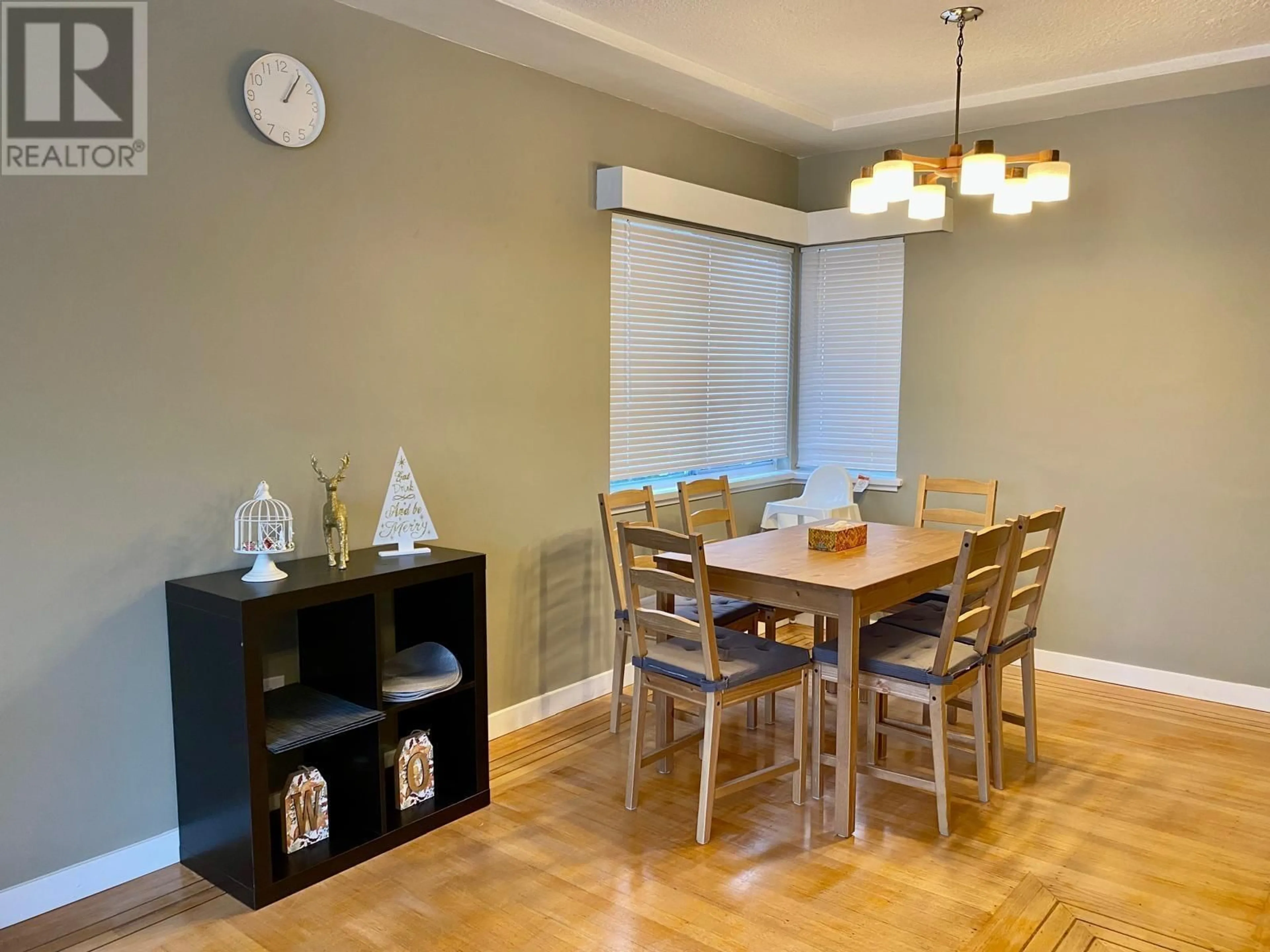 Dining room, wood/laminate floor for 7433 ELWELL STREET, Burnaby British Columbia V5E1L3