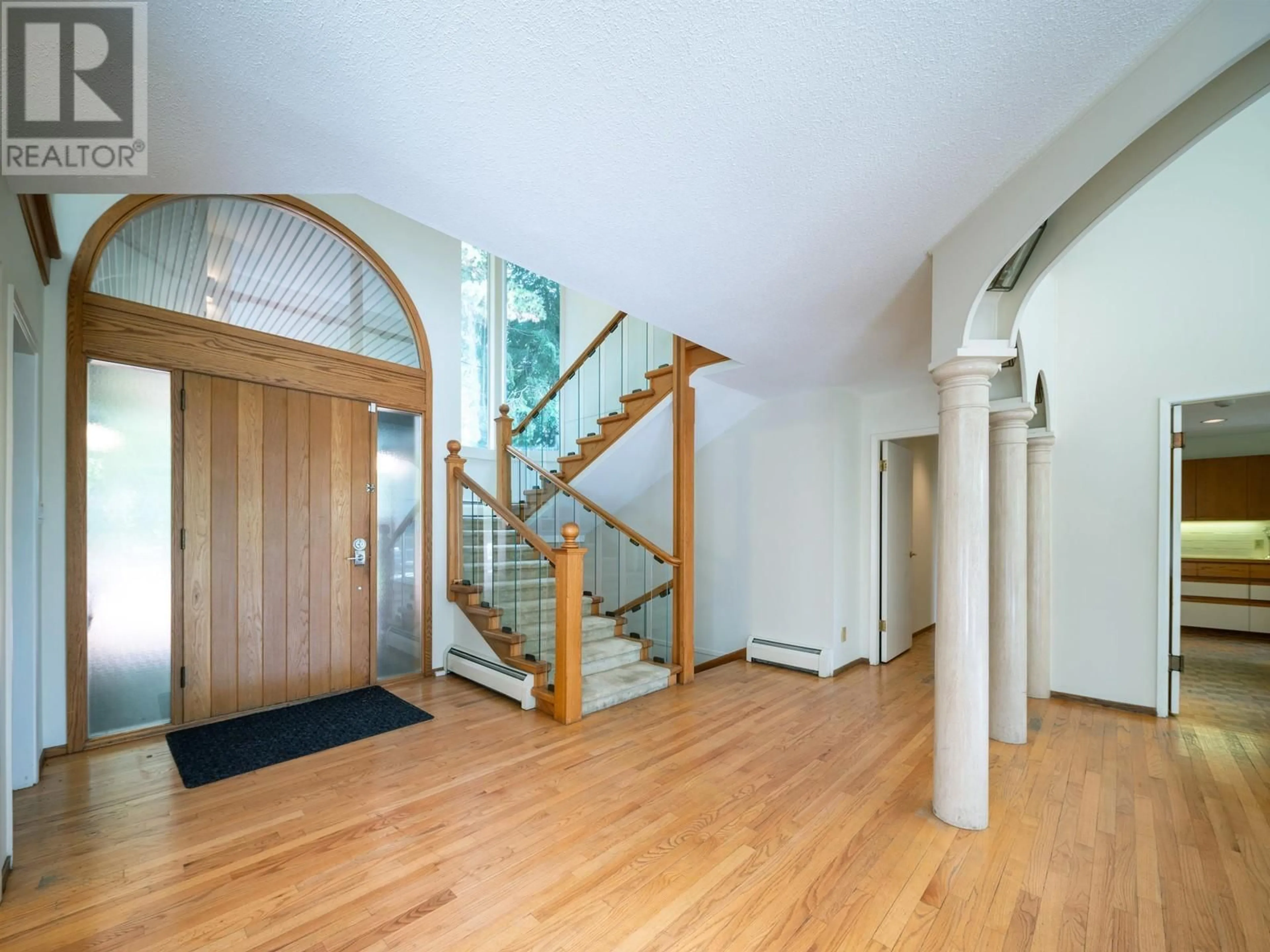 Indoor foyer for 2122 SW MARINE DRIVE, Vancouver British Columbia V6P6B5