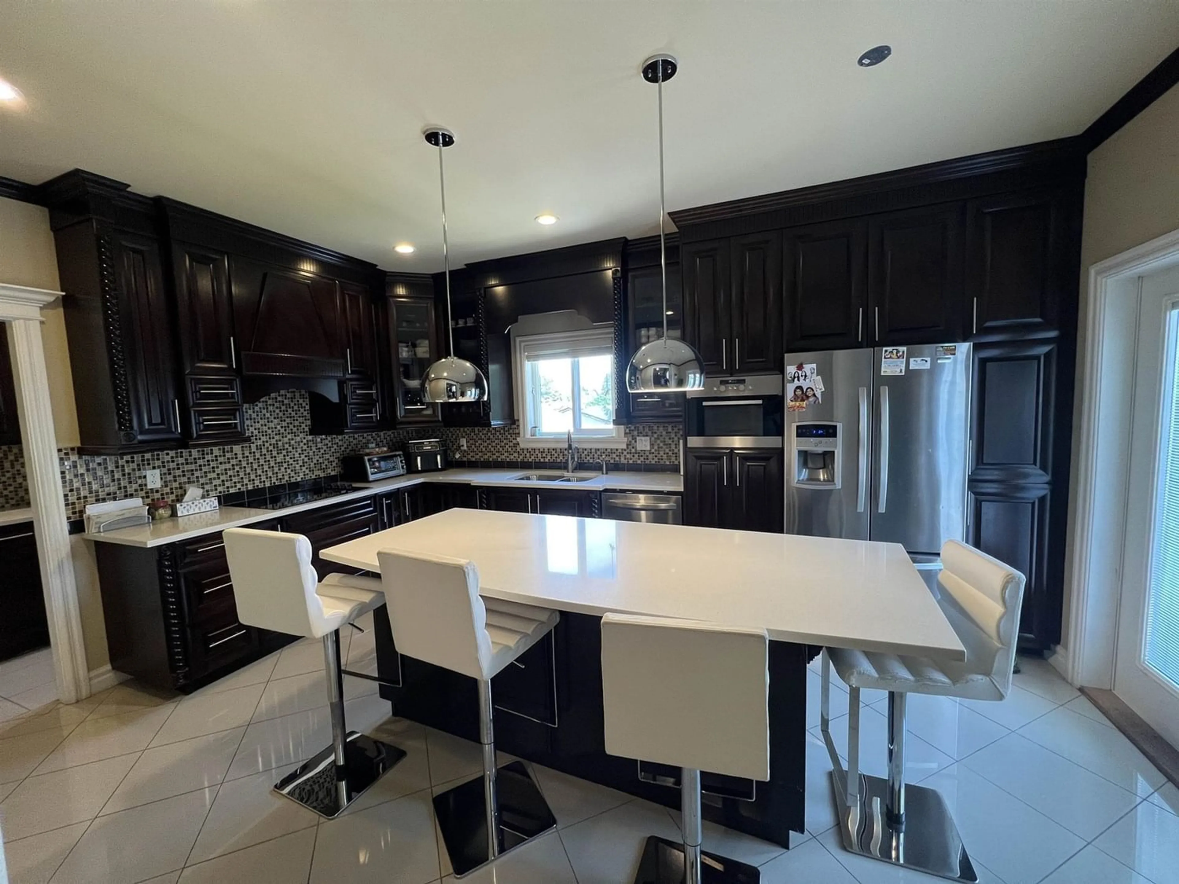 Contemporary kitchen for 12350 92 AVENUE, Surrey British Columbia V3V1G4