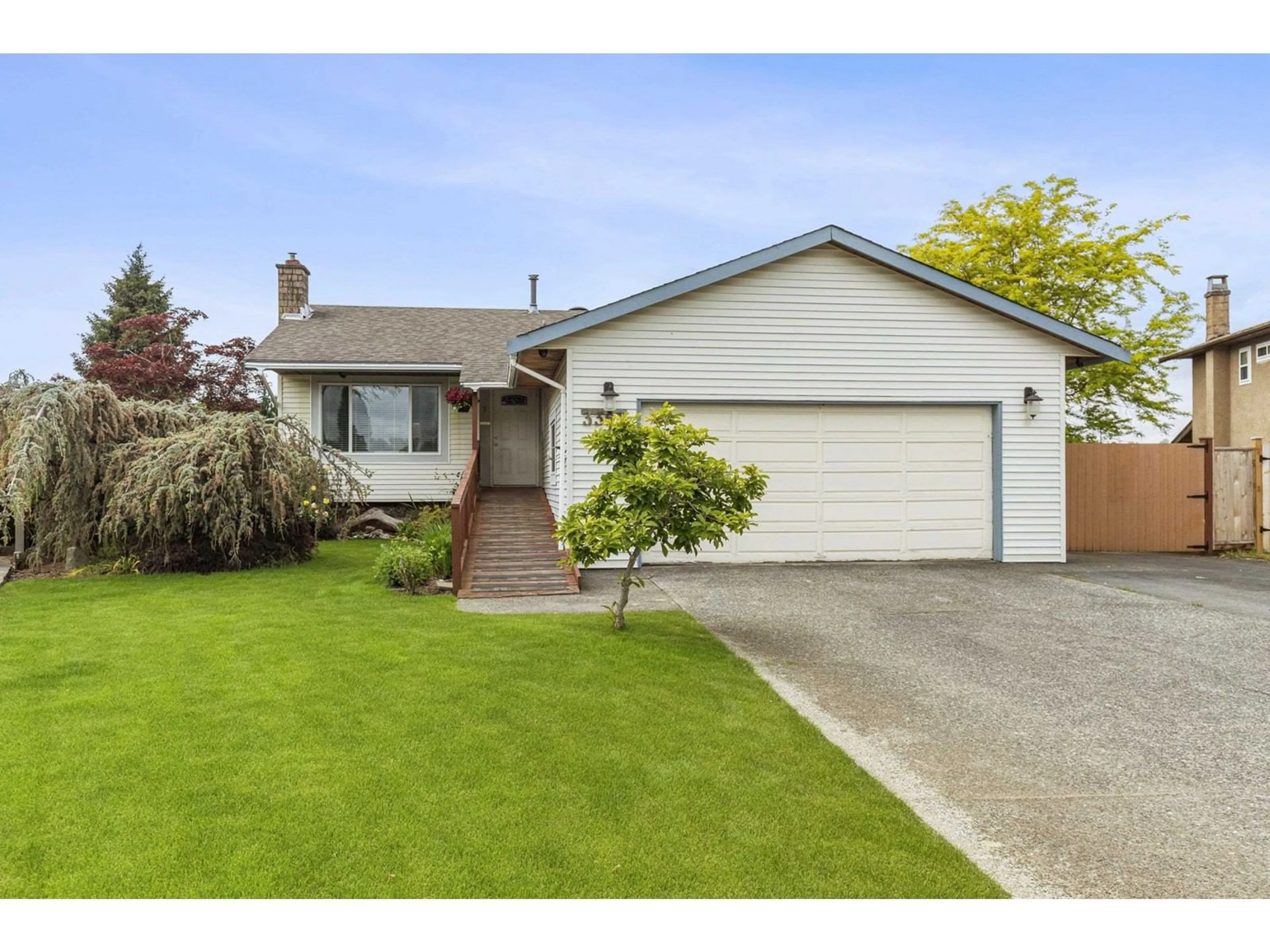 Frontside or backside of a home for 3363 OKANAGAN DRIVE, Abbotsford British Columbia V2T4Z2