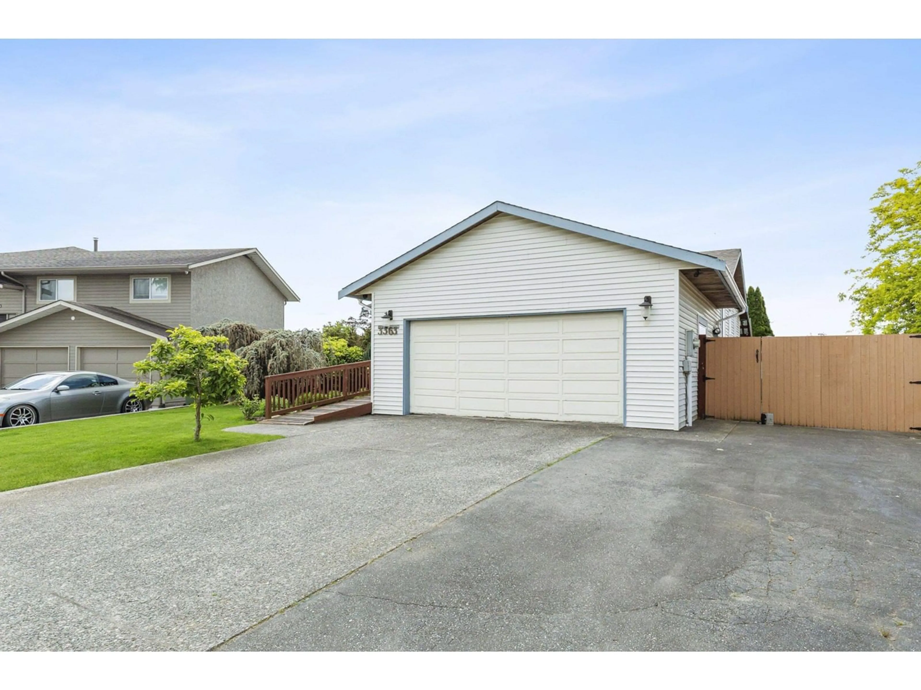 Frontside or backside of a home for 3363 OKANAGAN DRIVE, Abbotsford British Columbia V2T4Z2