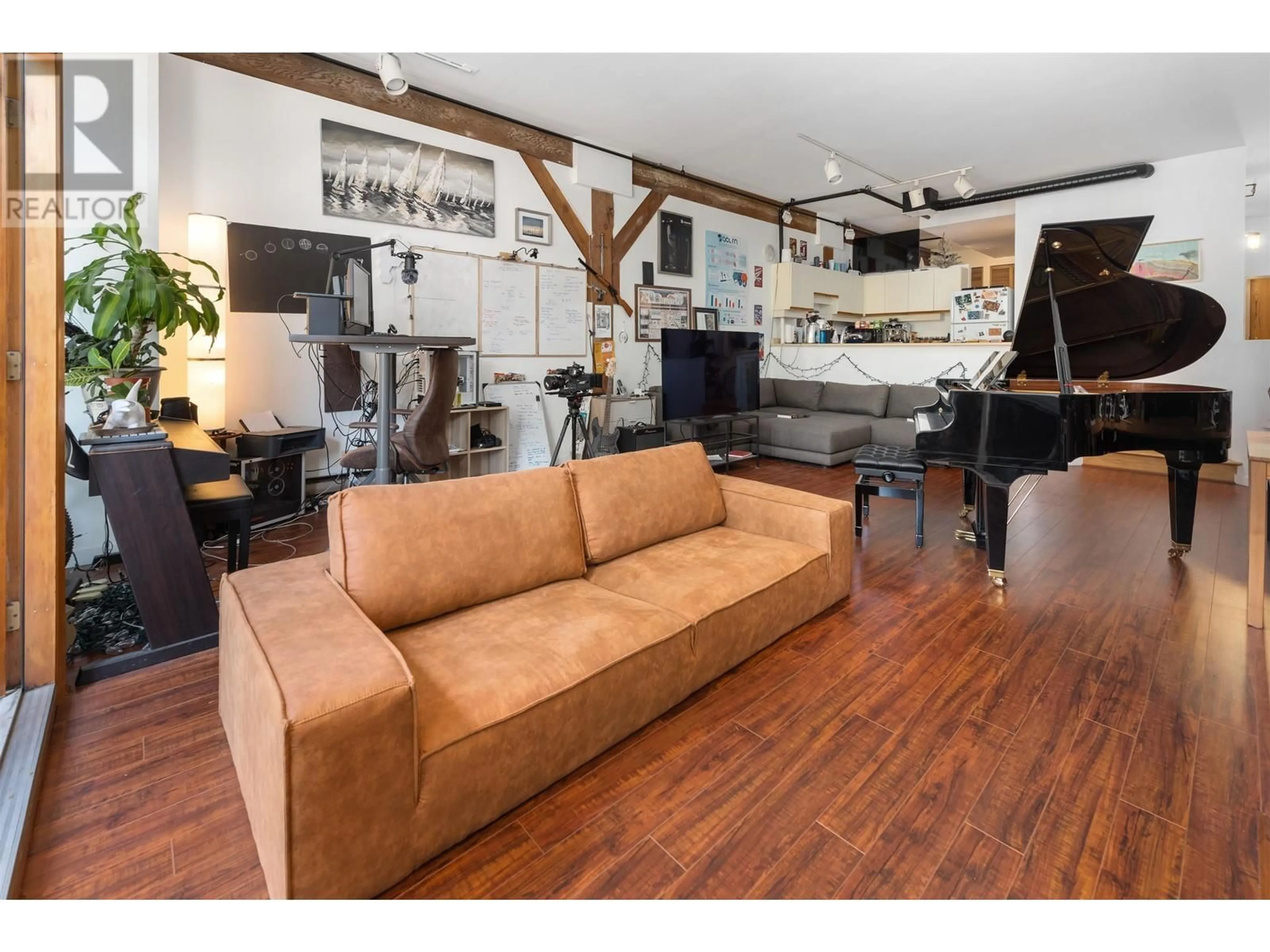 Living room for 4-11 550 BEATTY STREET, Vancouver British Columbia V6B2L3