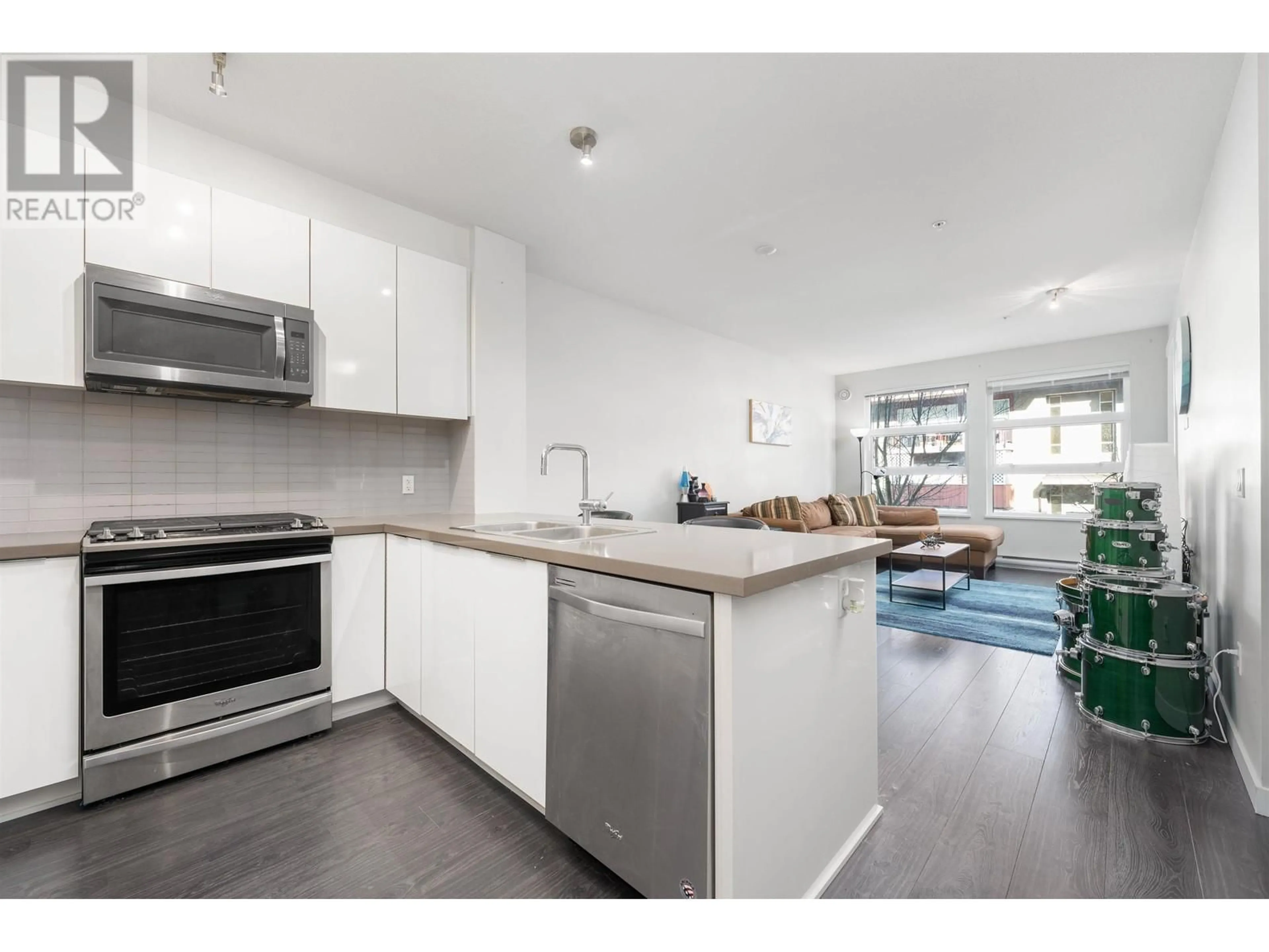 Standard kitchen for 207 607 COTTONWOOD AVENUE, Vancouver British Columbia V3J0H1