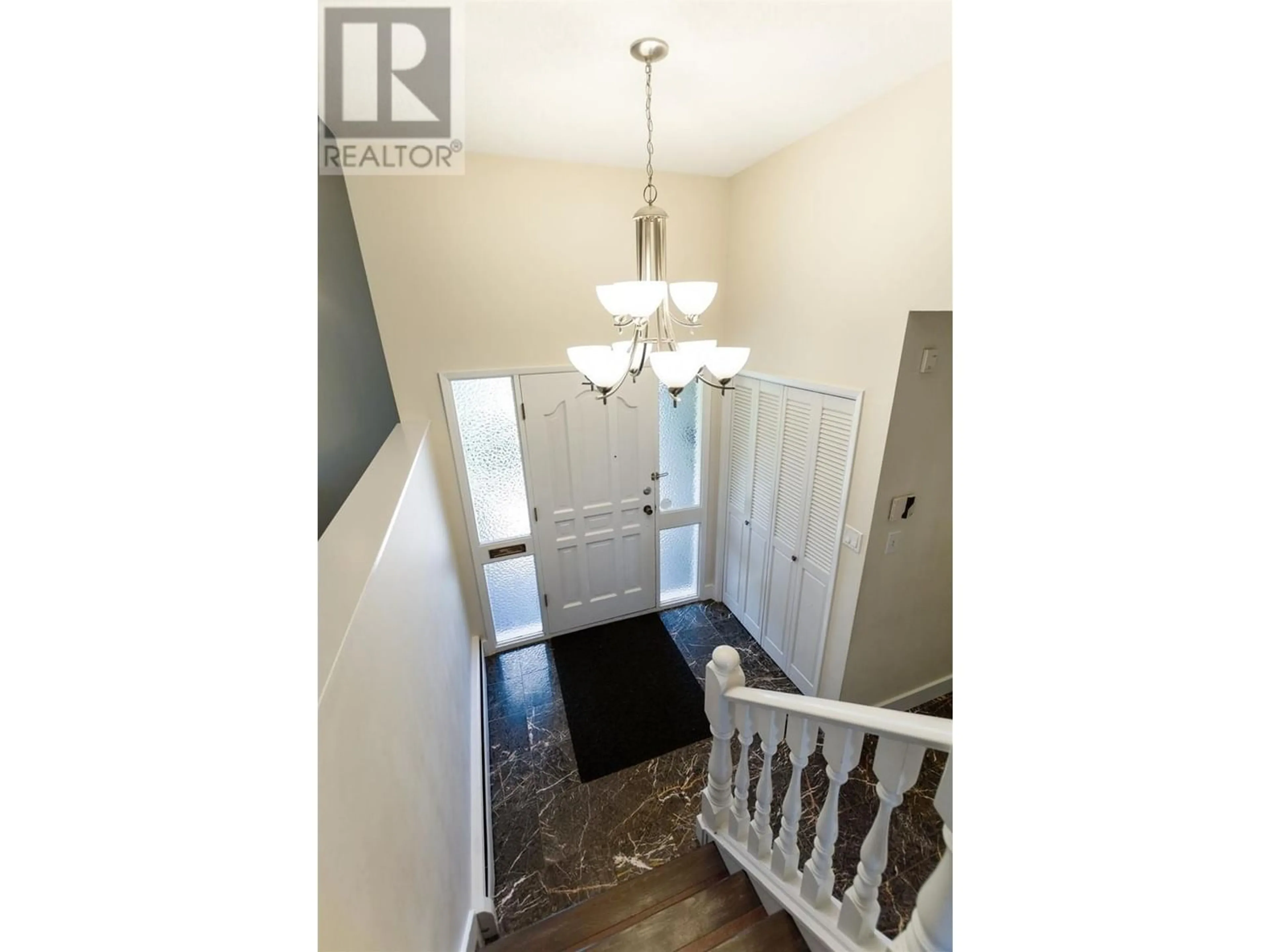 Indoor entryway for 4835 BAYTREE COURT, Burnaby British Columbia V5G4H1