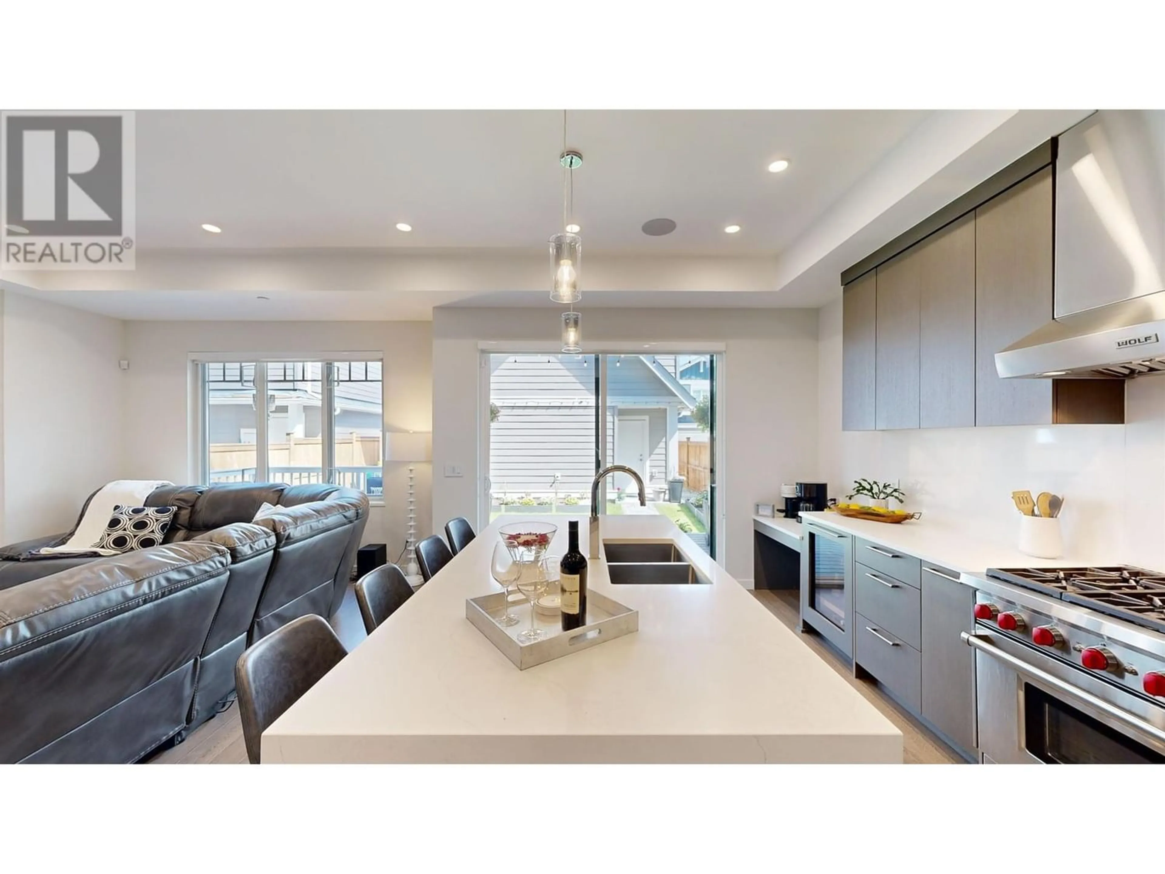 Contemporary kitchen for 4727 HEMLOCK WAY, Delta British Columbia V4M4G2