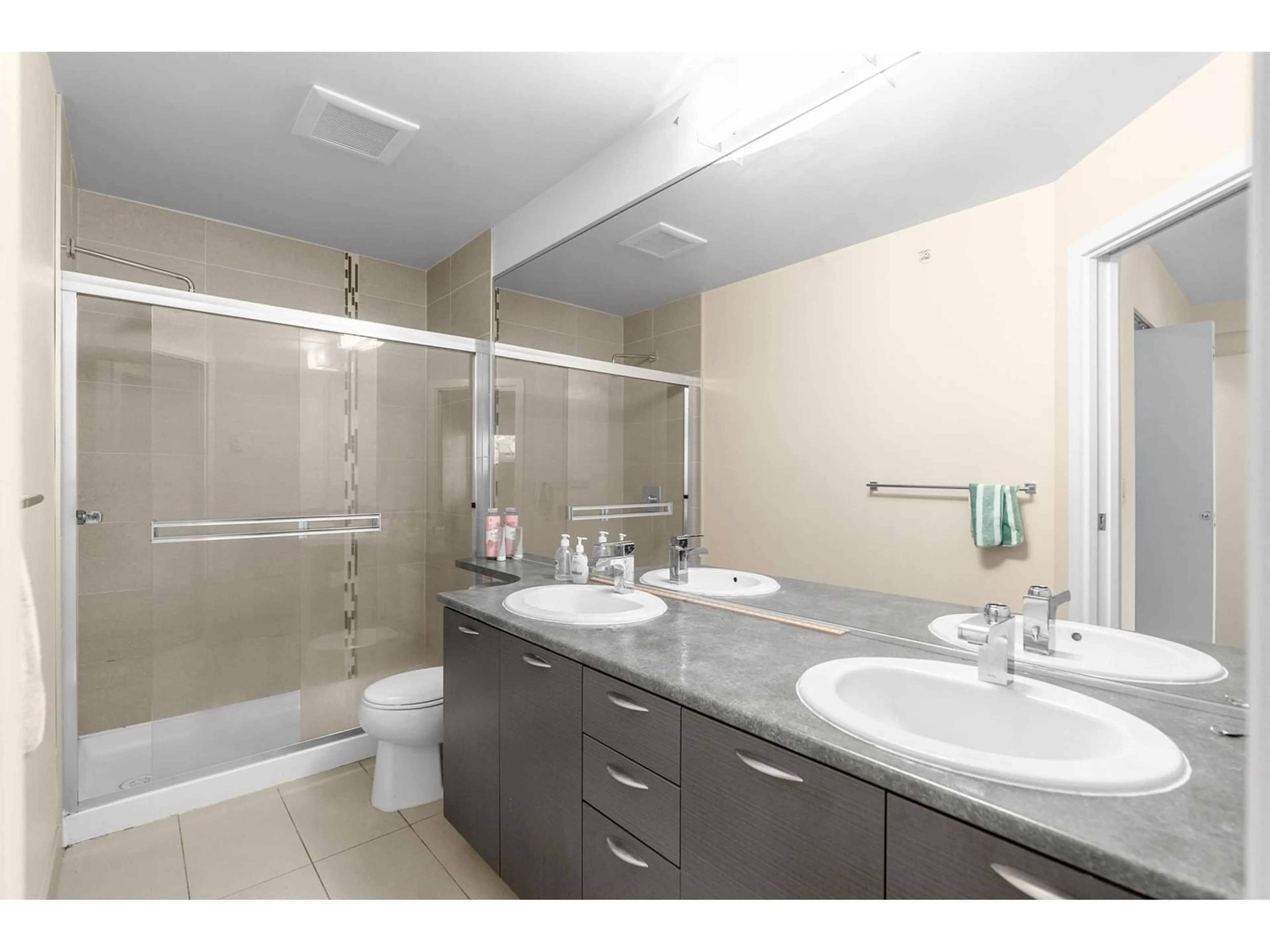 Standard bathroom for 436 2233 MCKENZIE ROAD, Abbotsford British Columbia V2S4A1