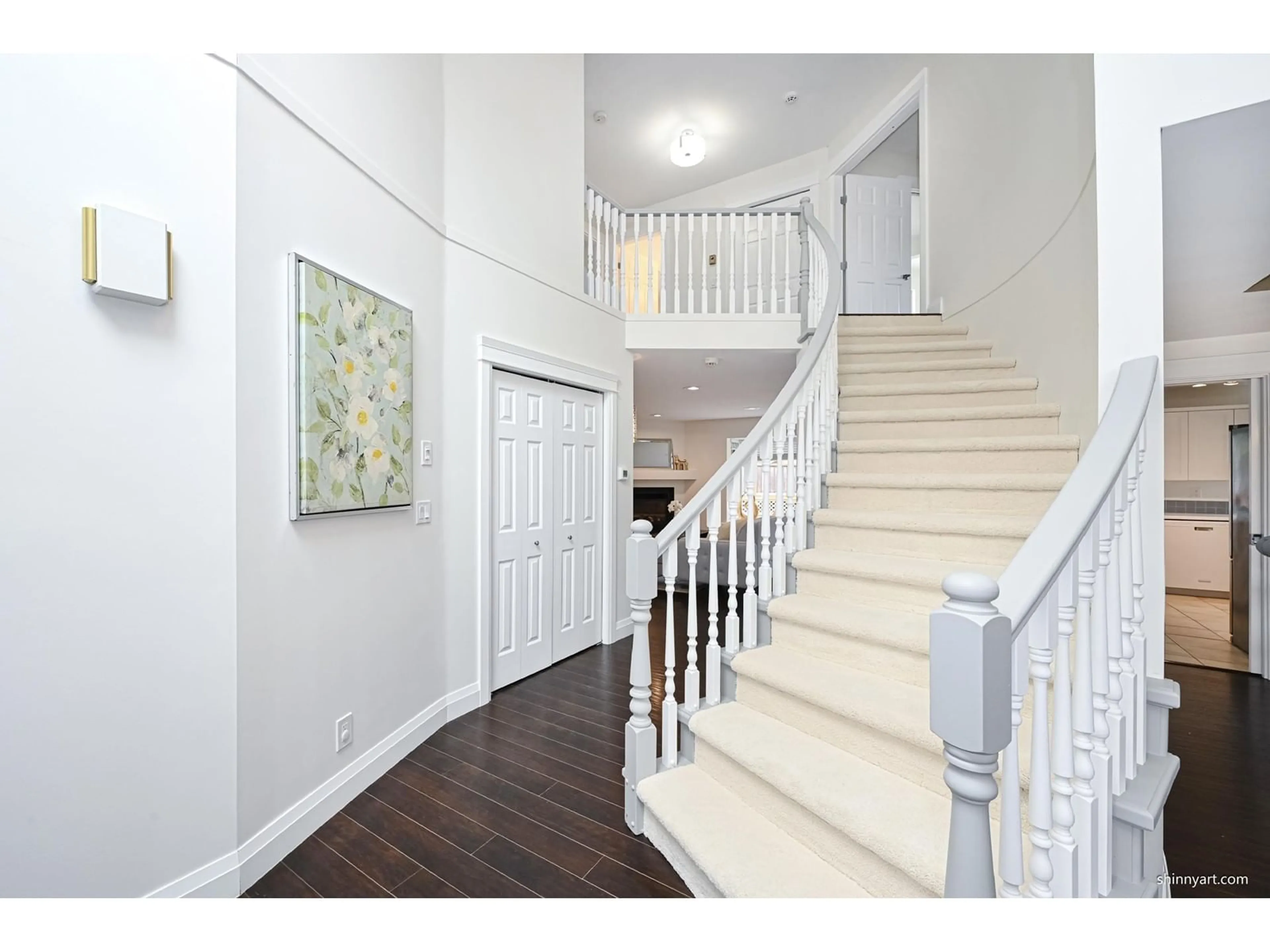 Indoor foyer for 21375 85 COURT, Langley British Columbia V1M2G3