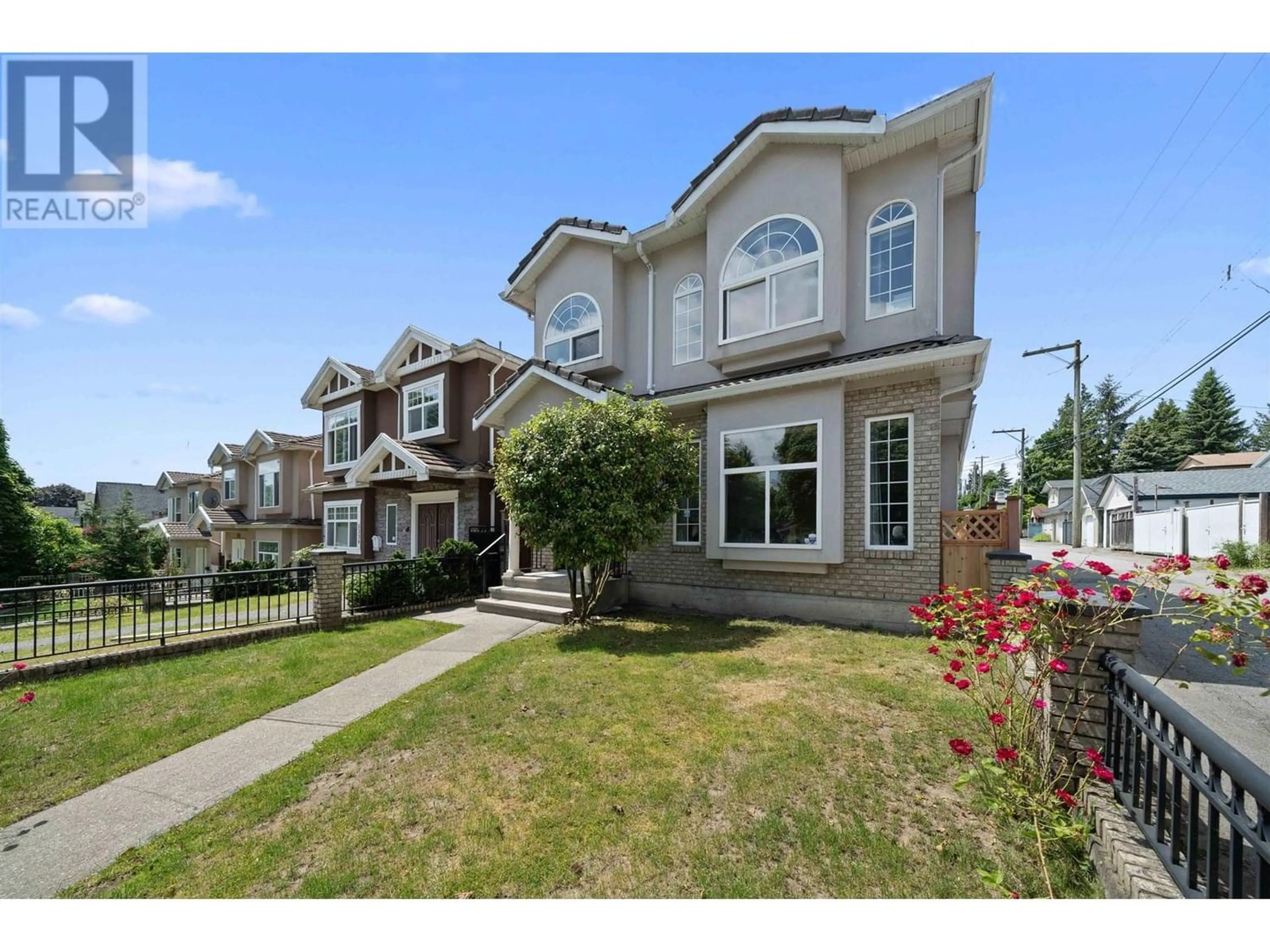 Frontside or backside of a home for 5323 DUMFRIES STREET, Vancouver British Columbia V5P3A3